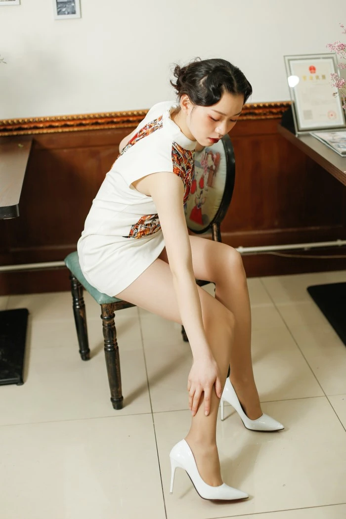 奈丝写真 NO.111：小蝶 – 美腿高跟 [49P/205MB]