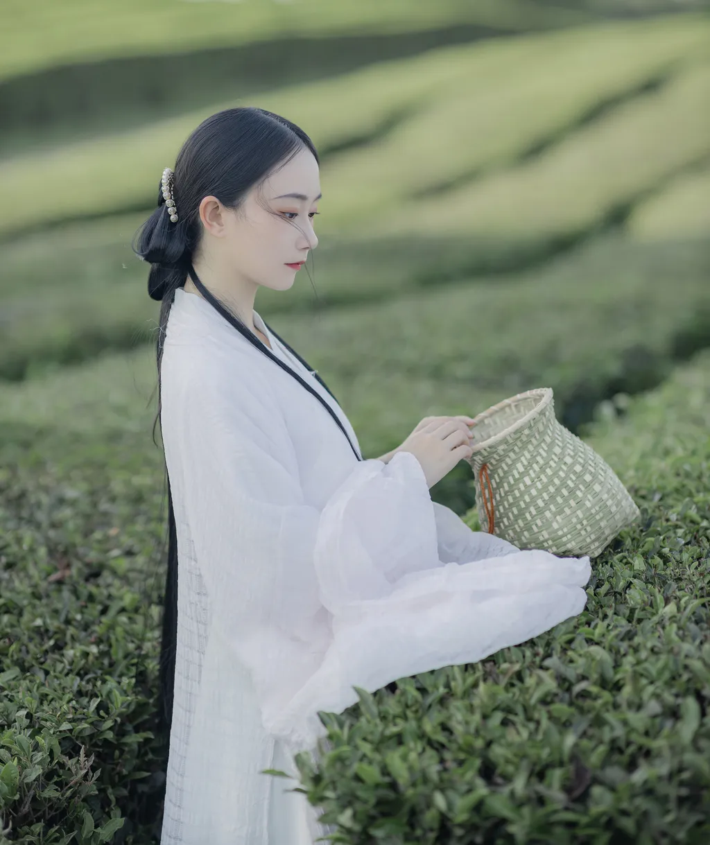 [YITUYU艺图语]2022.11.11 衣袖染茶香 灿暖暖暖[19+1P/181MB]