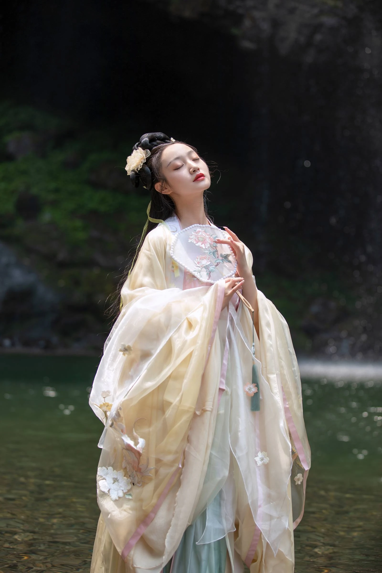 [YITUYU艺图语]2022.09.24 天河 凌子兮[23+1P/419MB]