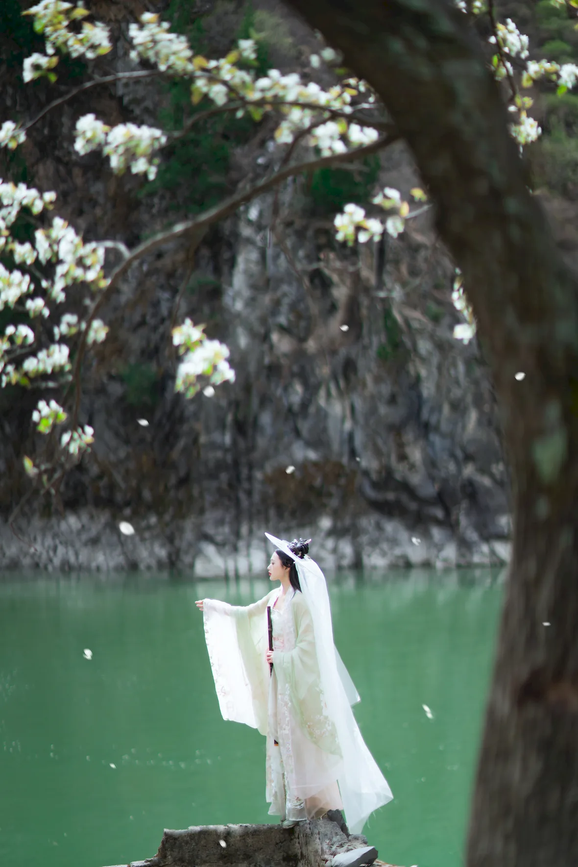 [YITUYU艺图语]2023.07.05 梨花意 薇薇[37+1P/756MB]
