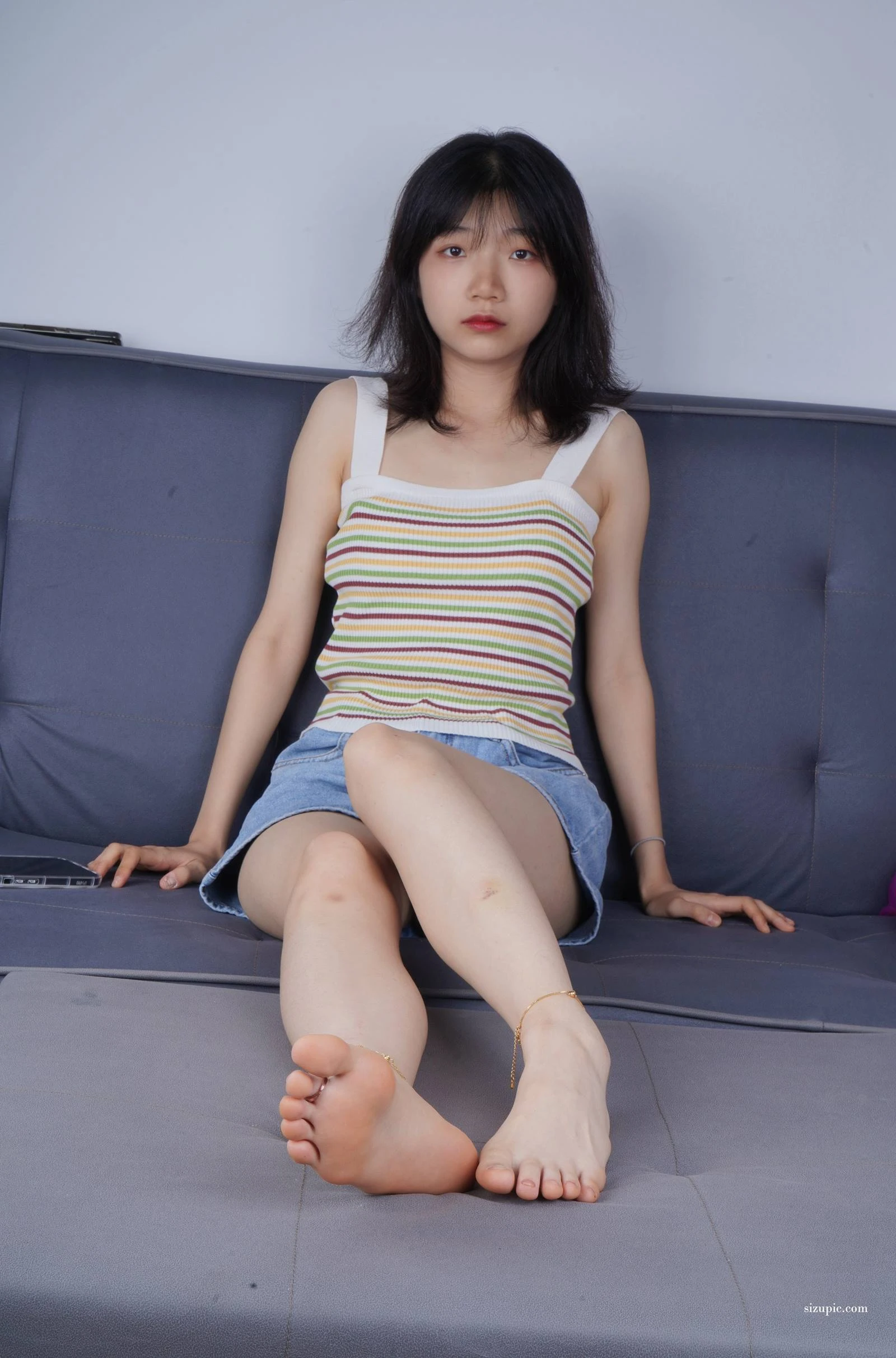 Pary摄影 NO.121 小华脱掉高跟展示37码修长美脚[102P/386MB]