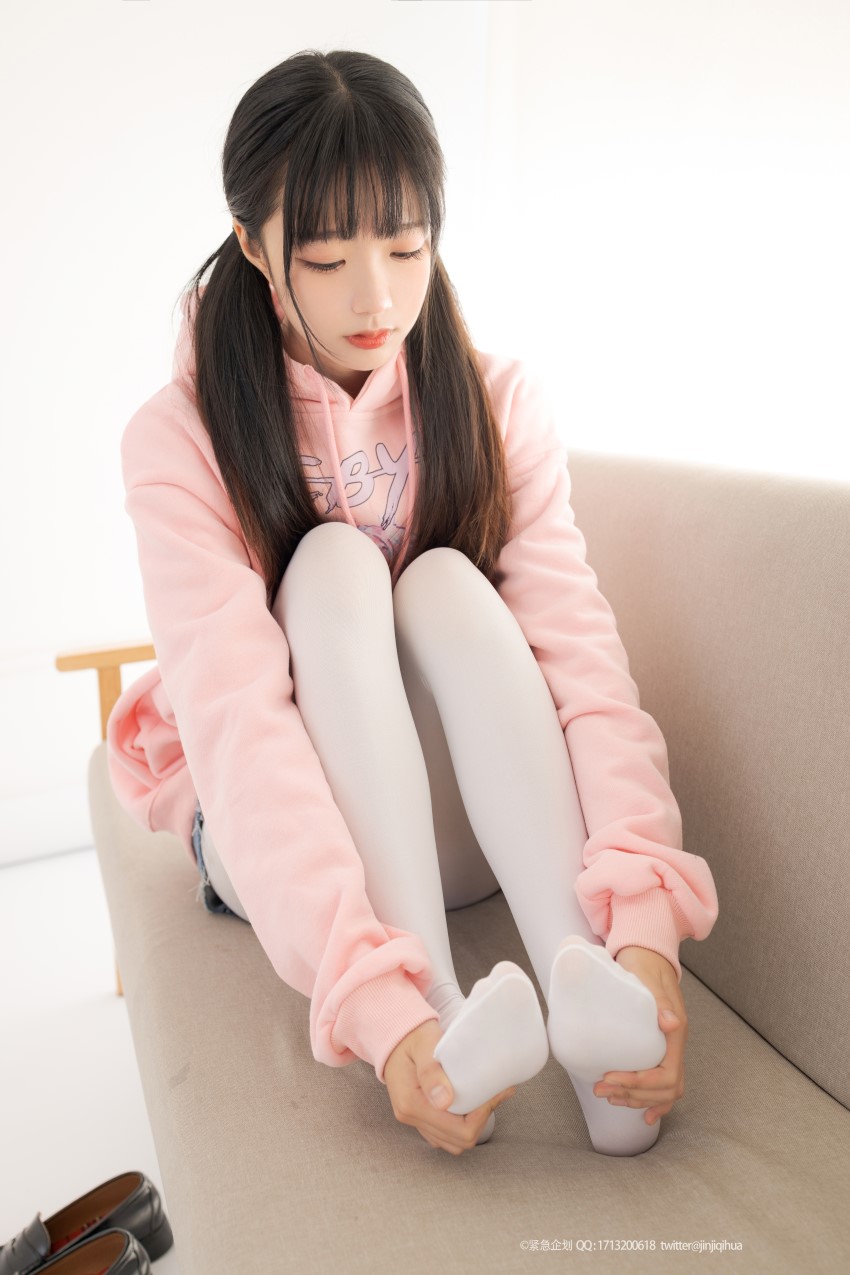 [紧急企划]NO.012 出境妹字：一只喵喵梓 [98P/1V/1.19G]