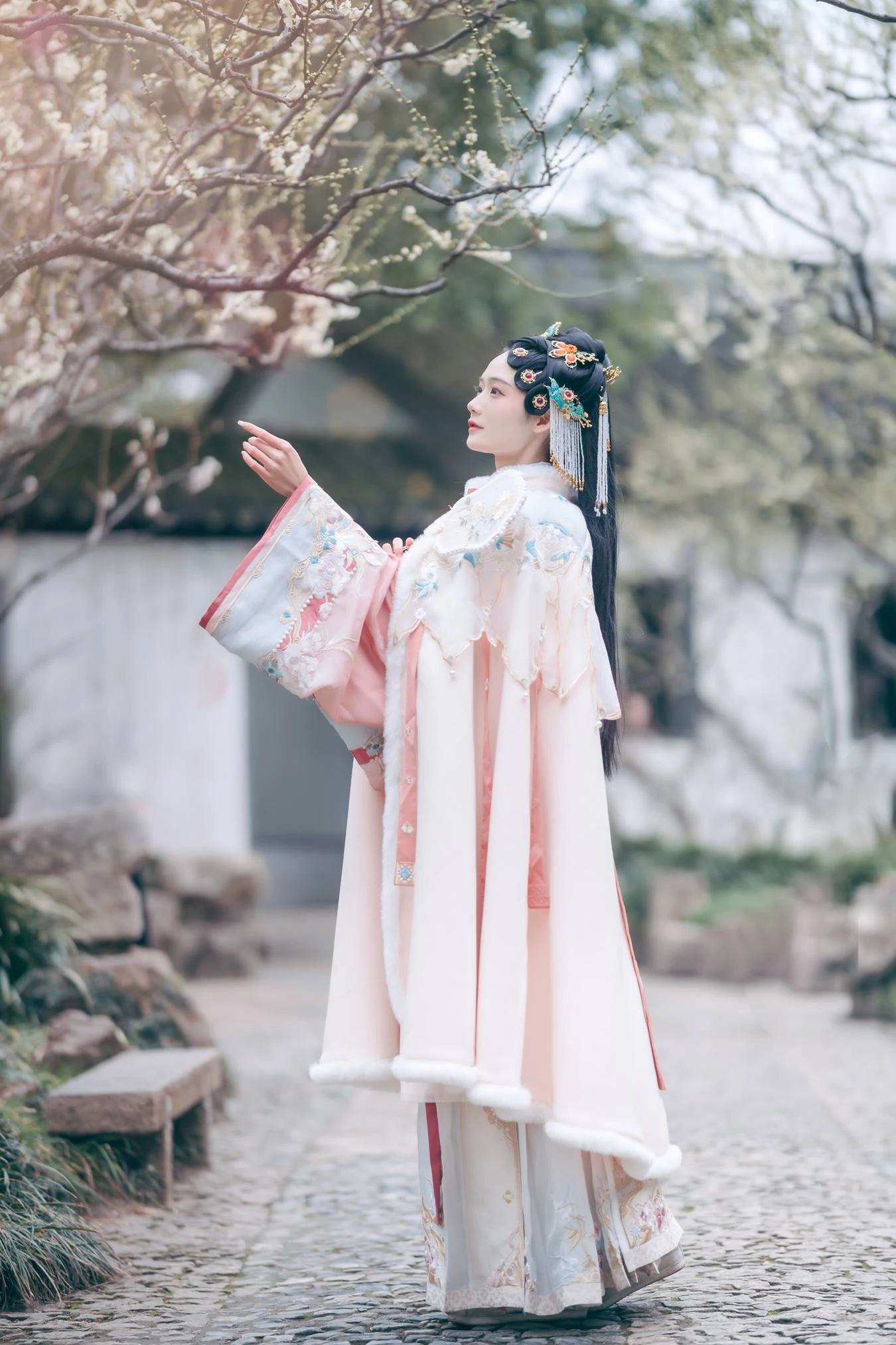 [YITUU艺图语] 2022.04.18 春来 · 二月梅 兔子Zzz不吃胡萝卜 [23P/149MB]