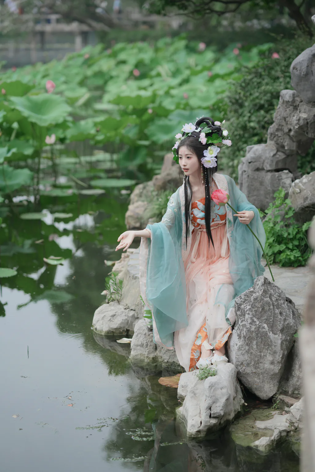 [YITUYU艺图语]2023.08.04 十二花神之荷花花神 绵绵[35+1P/486MB]