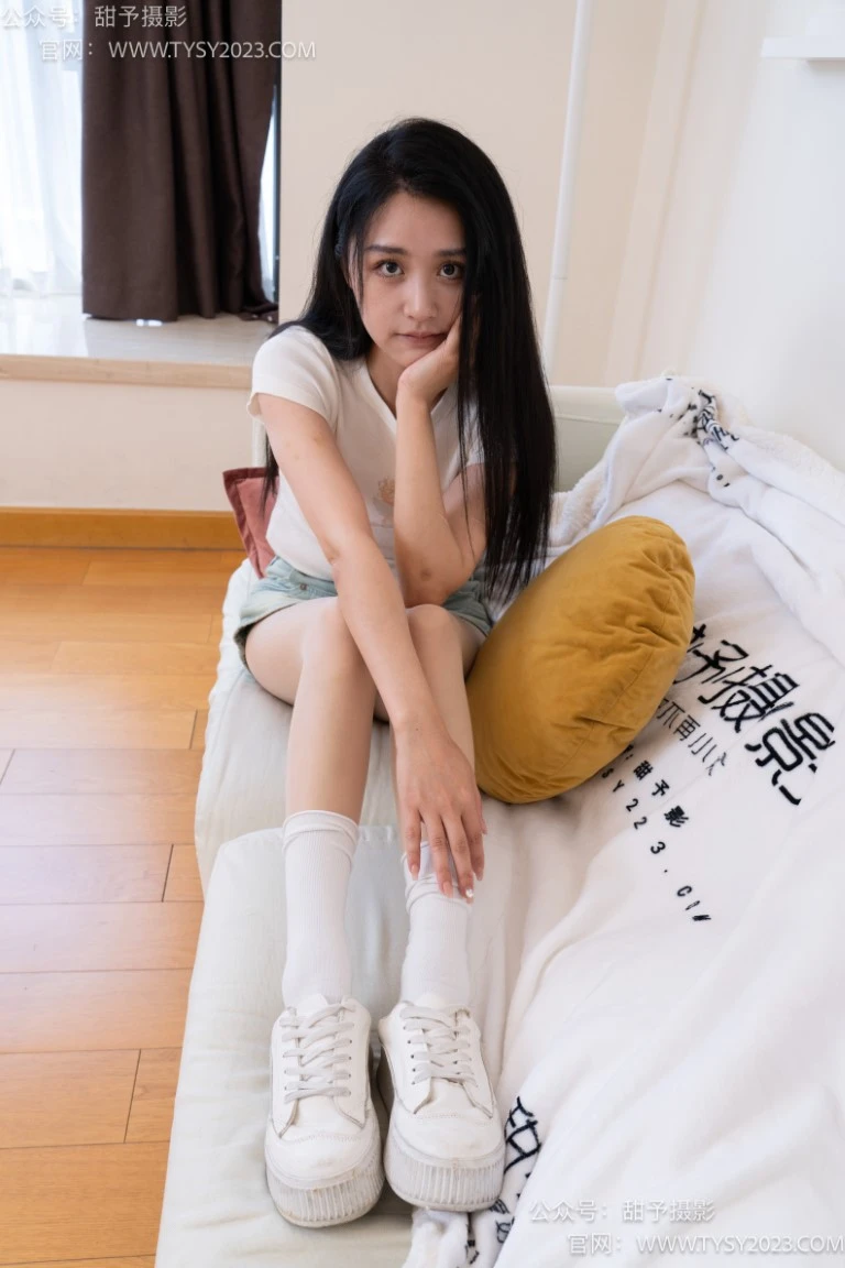 甜予摄影 NO.096期：澜澜-板鞋、白棉袜、肉丝（脚尖加固款）（完整版）[130P/2V/10.72GB]