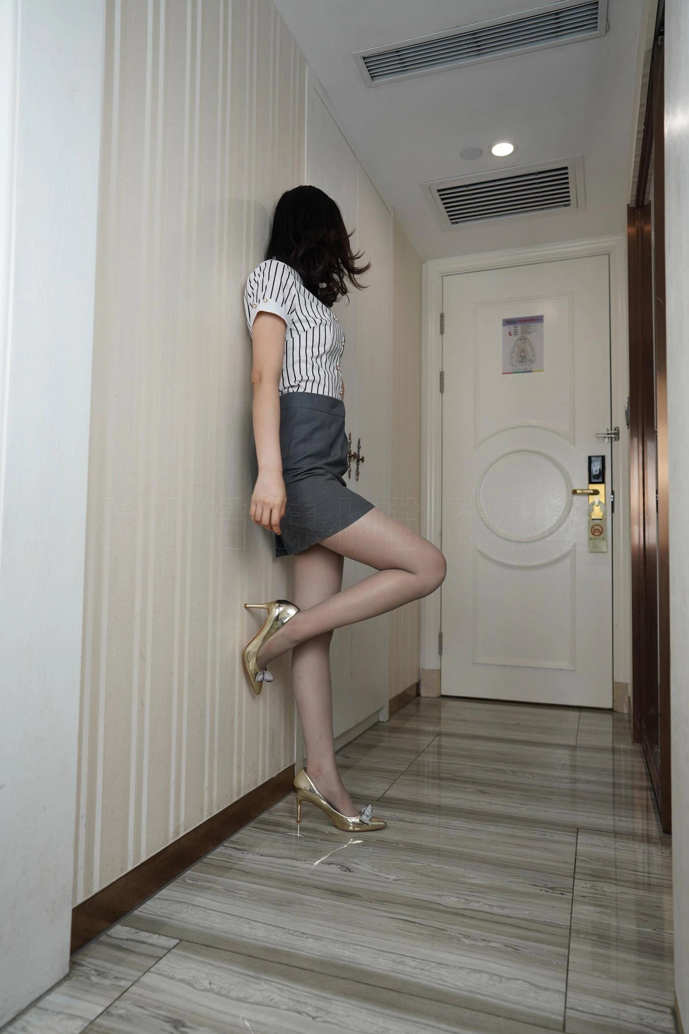 [KittyWawa袜小喵] KT308《照镜子》[75P/128MB]