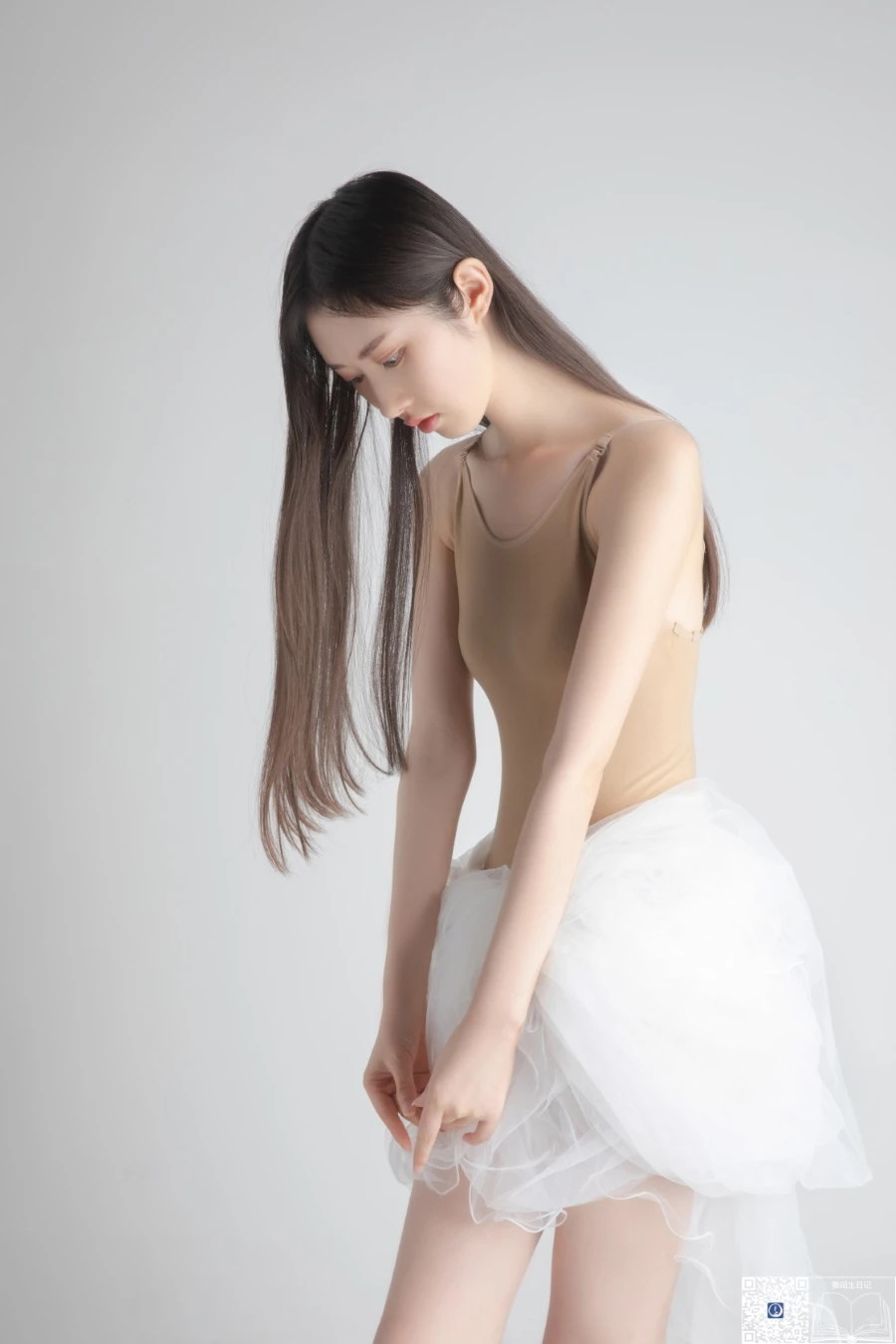 [GALLI嘉丽]舞蹈生日记 017 – 黛西 [32P/255MB]