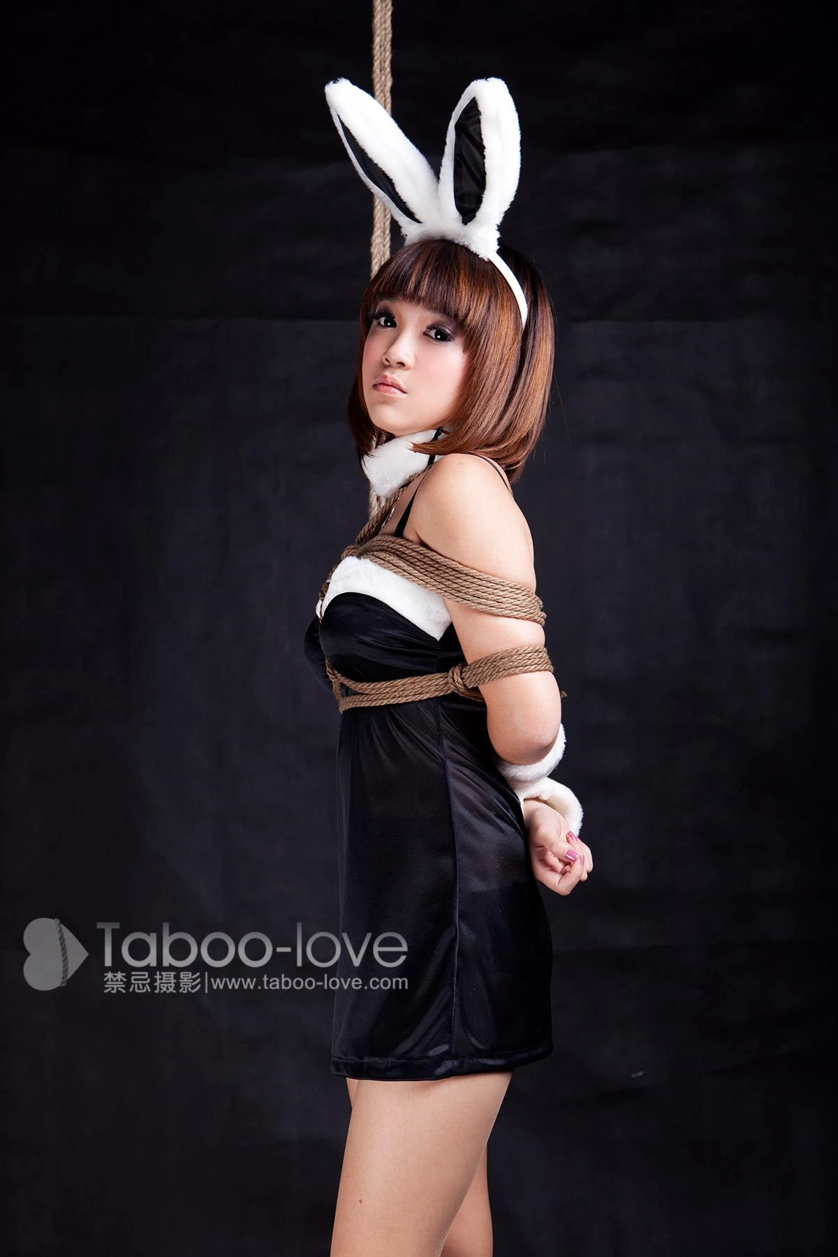 [禁忌摄影]Taboo-love NO.033 可乐美眉小兔女郎[32P/9.34MB]