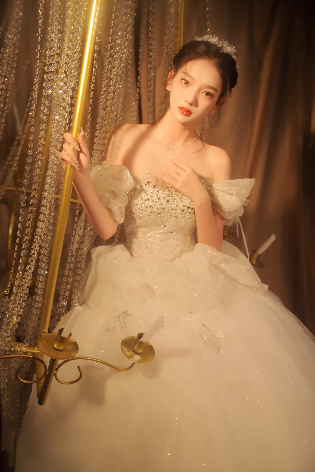 [YITUYU艺图语]2023.01.05 Young and beautiful ccc[21+1P/218MB]