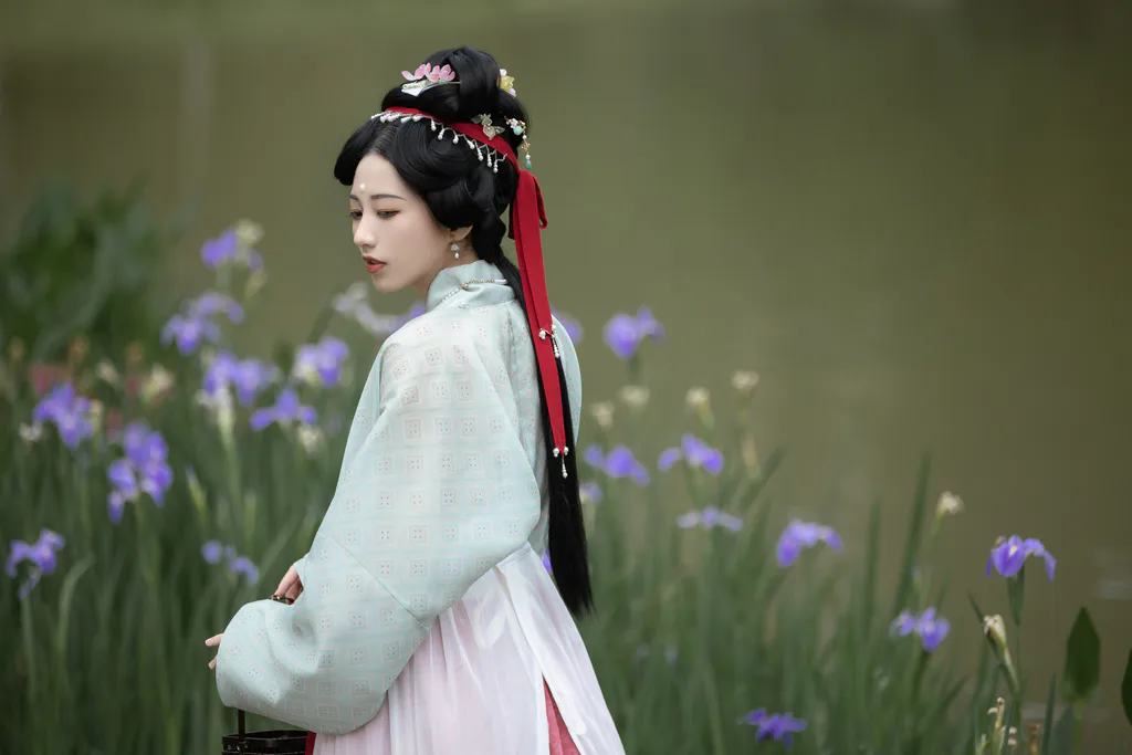 [YITUYU艺图语]2023.05.17 落花情 Evil[34+1P/378MB]