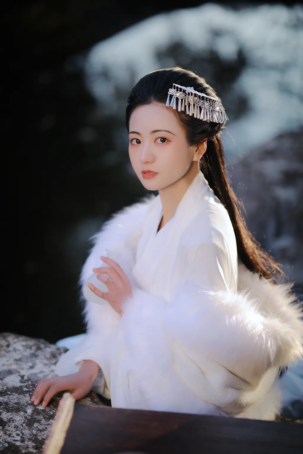 [YITUYU艺图语]2023.02.17 皑如山上雪皎若云间月 瑜瑾[24+1P/439MB]