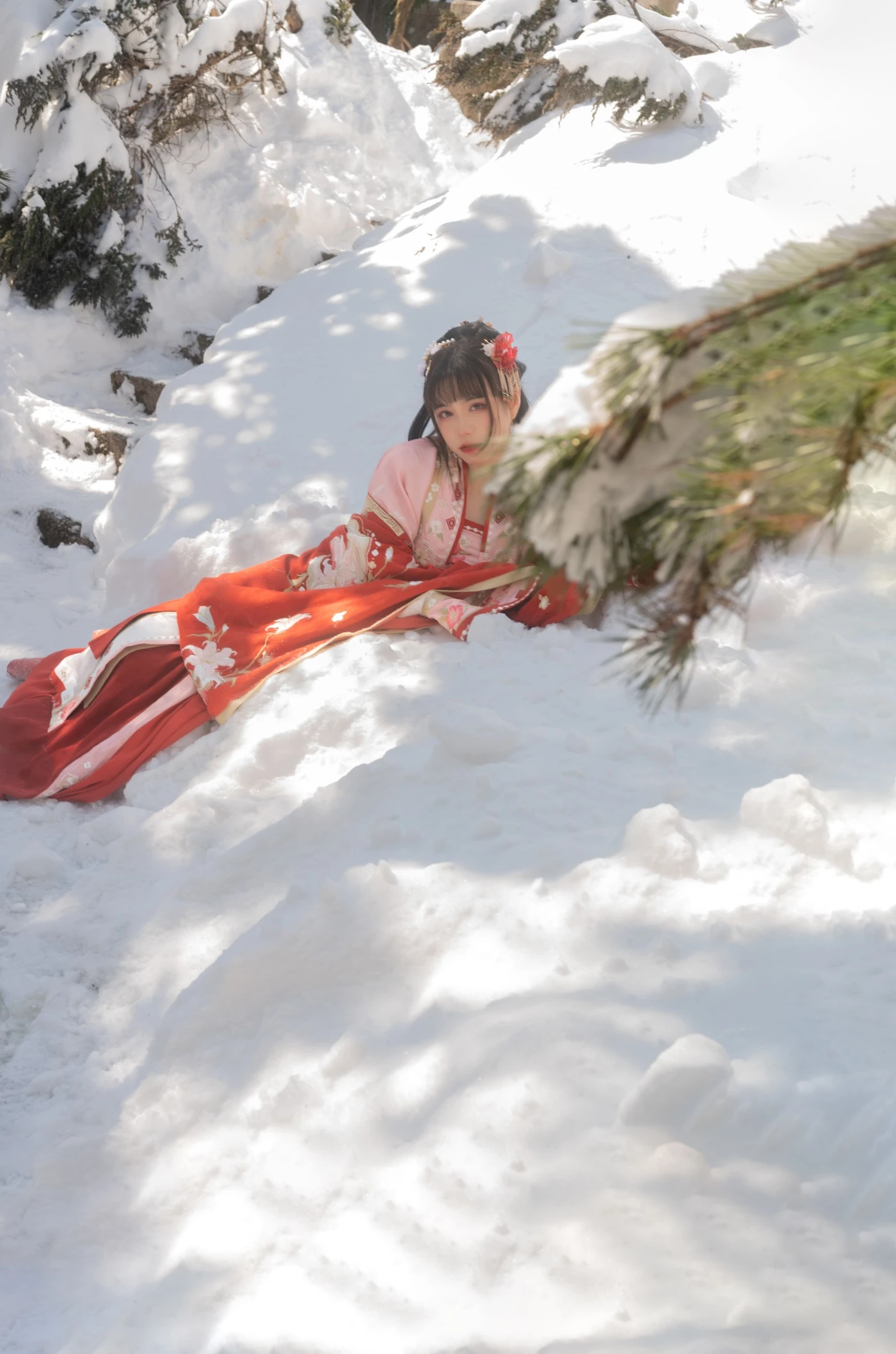 [YITUYU艺图语] 2022.06.07 踏雪 贰加六 [26P/239MB]