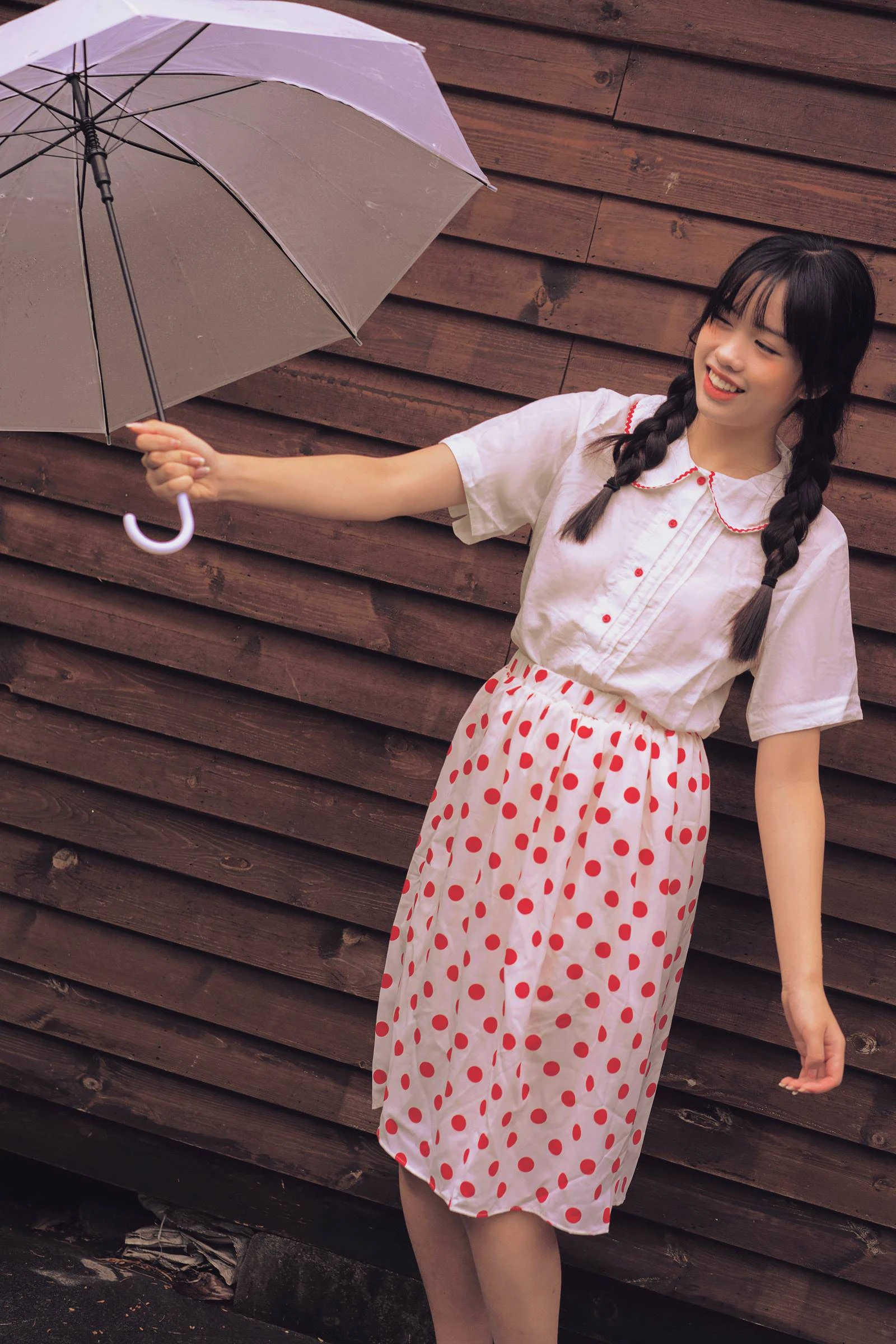 [YITUYU艺图语]2022.10.23 雨季 小泉[26+1P374MB]