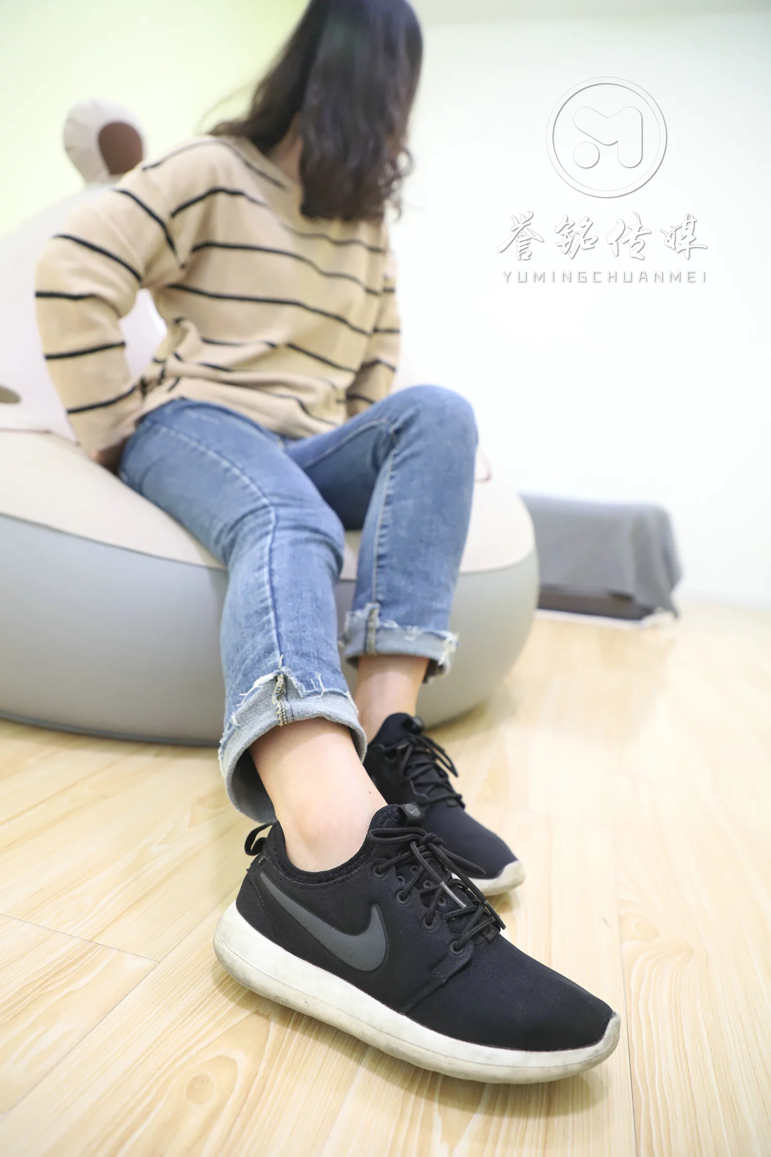 [誉铭传媒]袜足摄影 2019年 NO.023 人镁足靓[130P/1V/1.00GB]