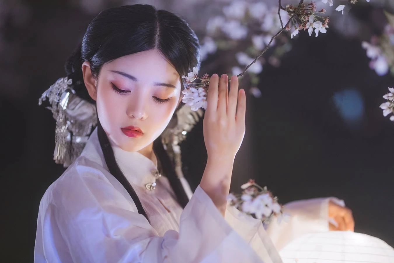 [YITUU艺图语] 2022.05.11 梦遣看花人 吴莹琨琨 [22P/608MB]