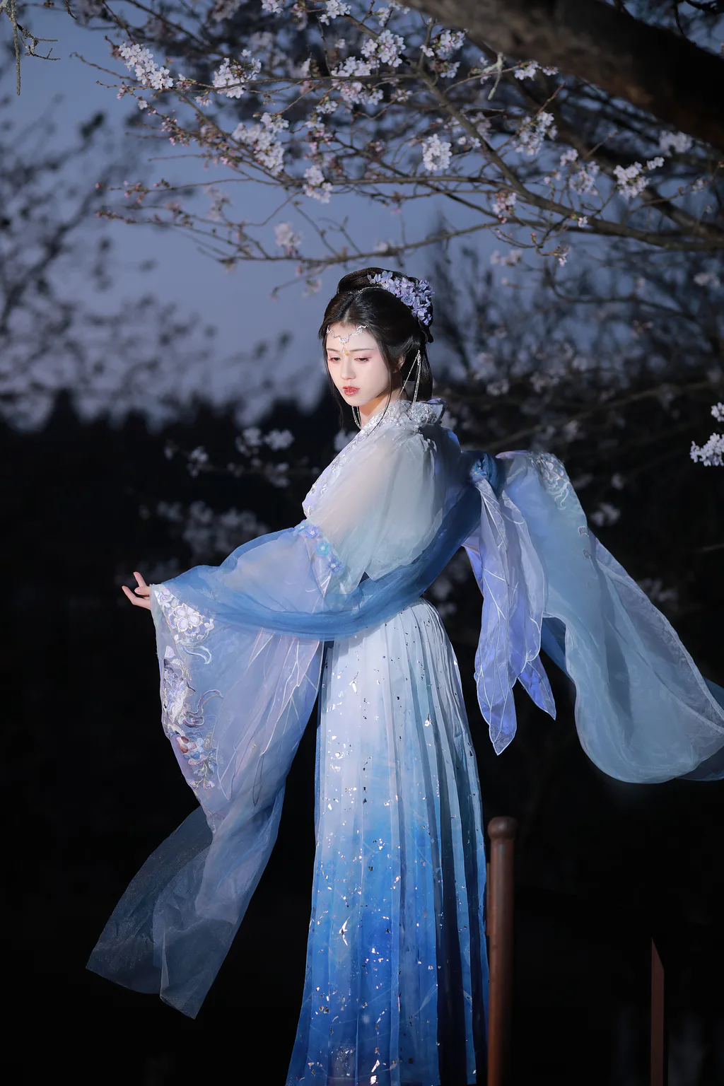 [YITUYU艺图语]2023.05.15 林下漏月光，疏疏如残雪 吾岁[27+1P/561MB]