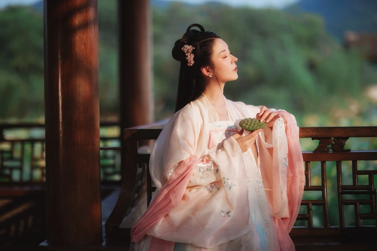[YITUYU艺图语] 2022.01.03 荷 葵花花花儿 [21P/112MB]