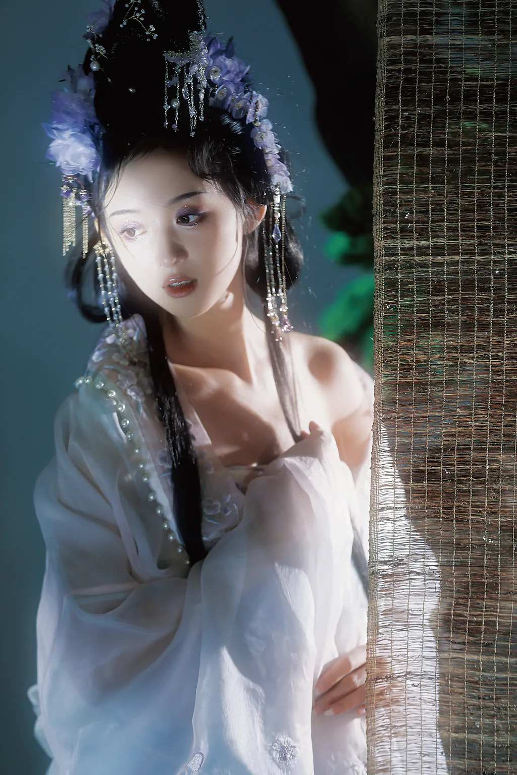[YITUYU艺图语]2023.01.10 那你呢，分得清我和她吗？ 一只梳子君[28+1P/542MB]