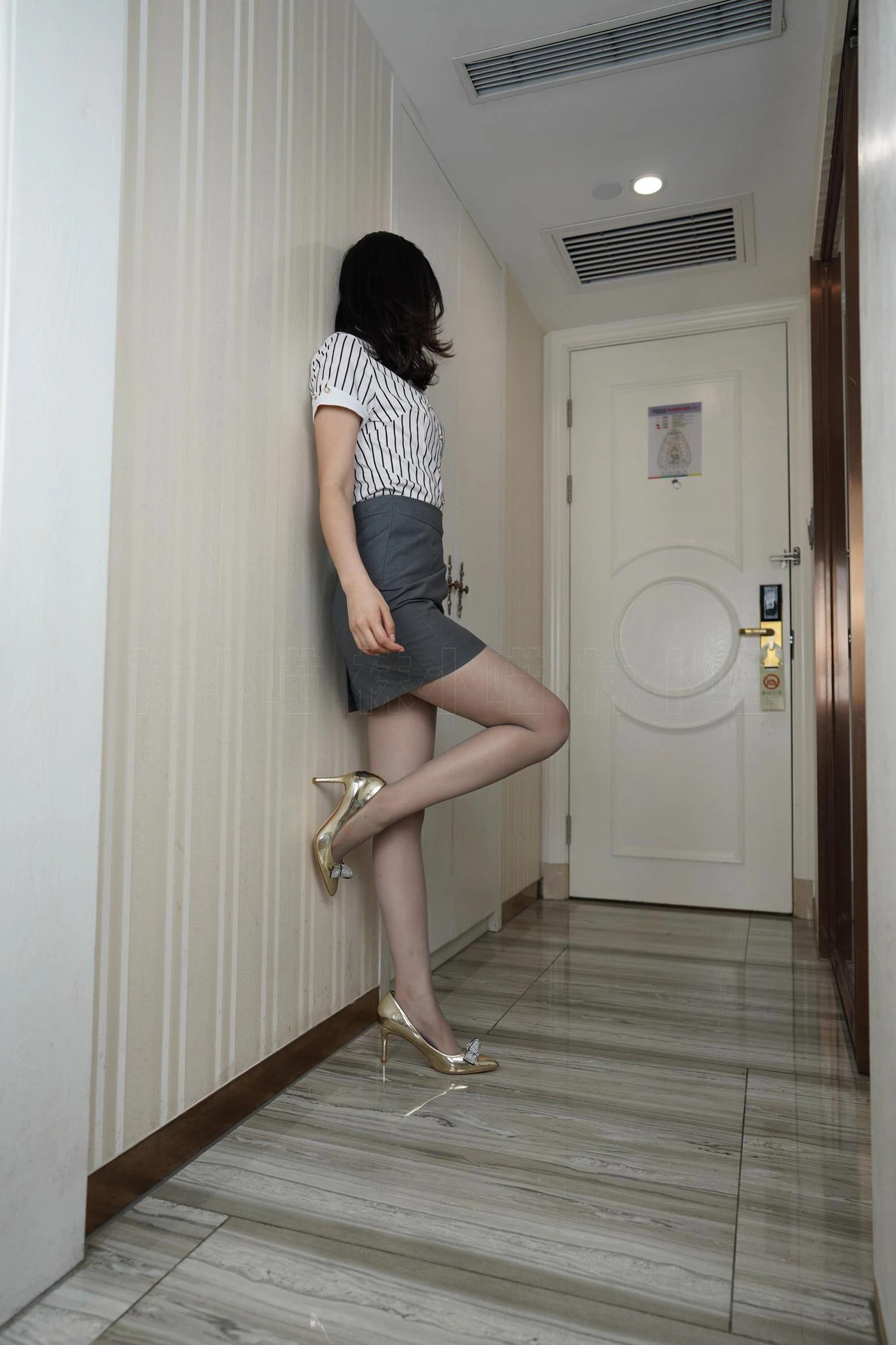 [KittyWawa袜小喵] KT308《照镜子》[75P/128MB]