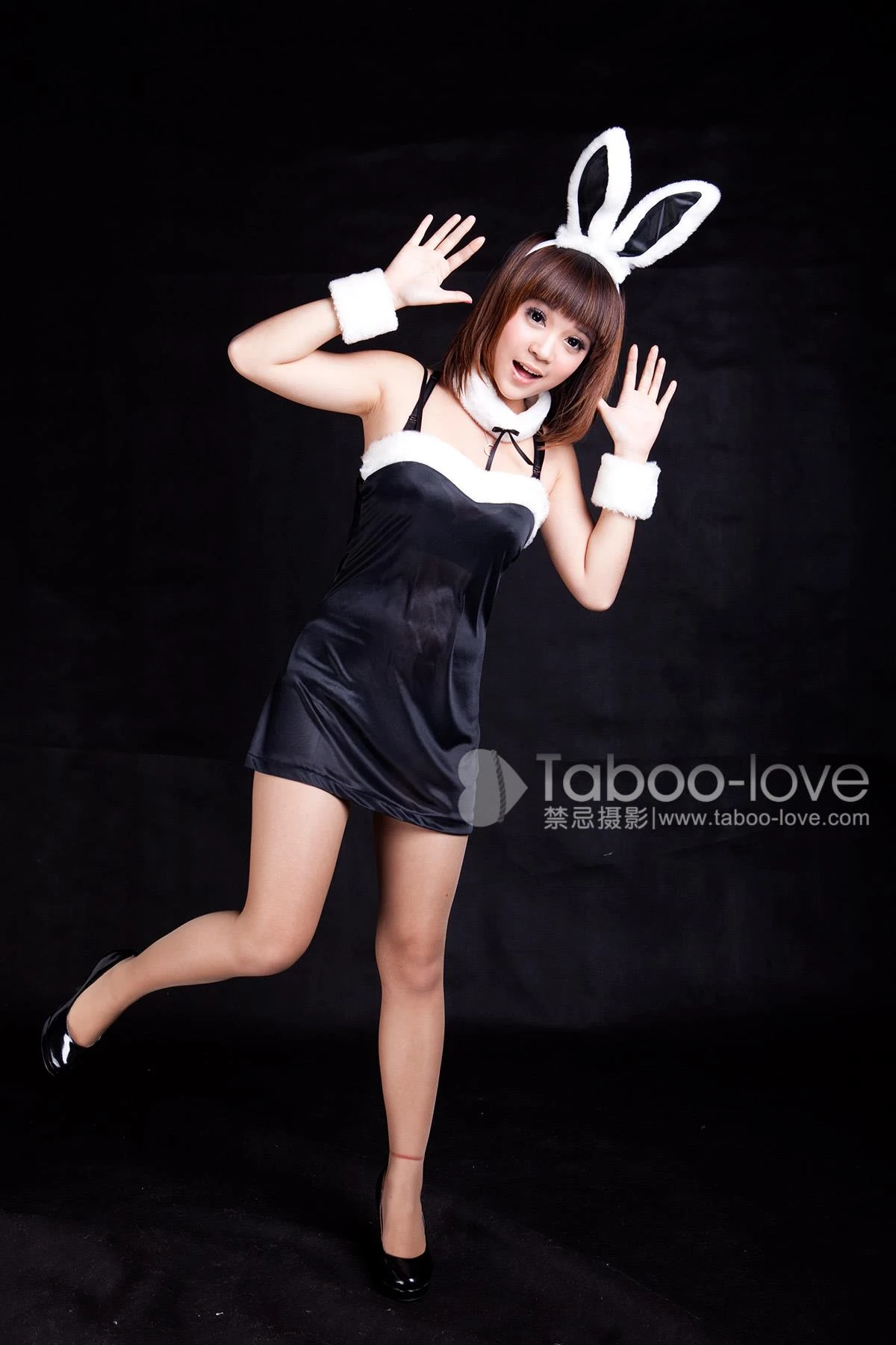 [禁忌摄影]Taboo-love NO.033 可乐美眉小兔女郎[32P/9.34MB]