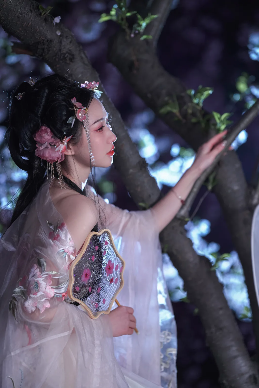 [YITUYU艺图语]2023.04.13 花千树 娇娇 [25+1P/424MB]