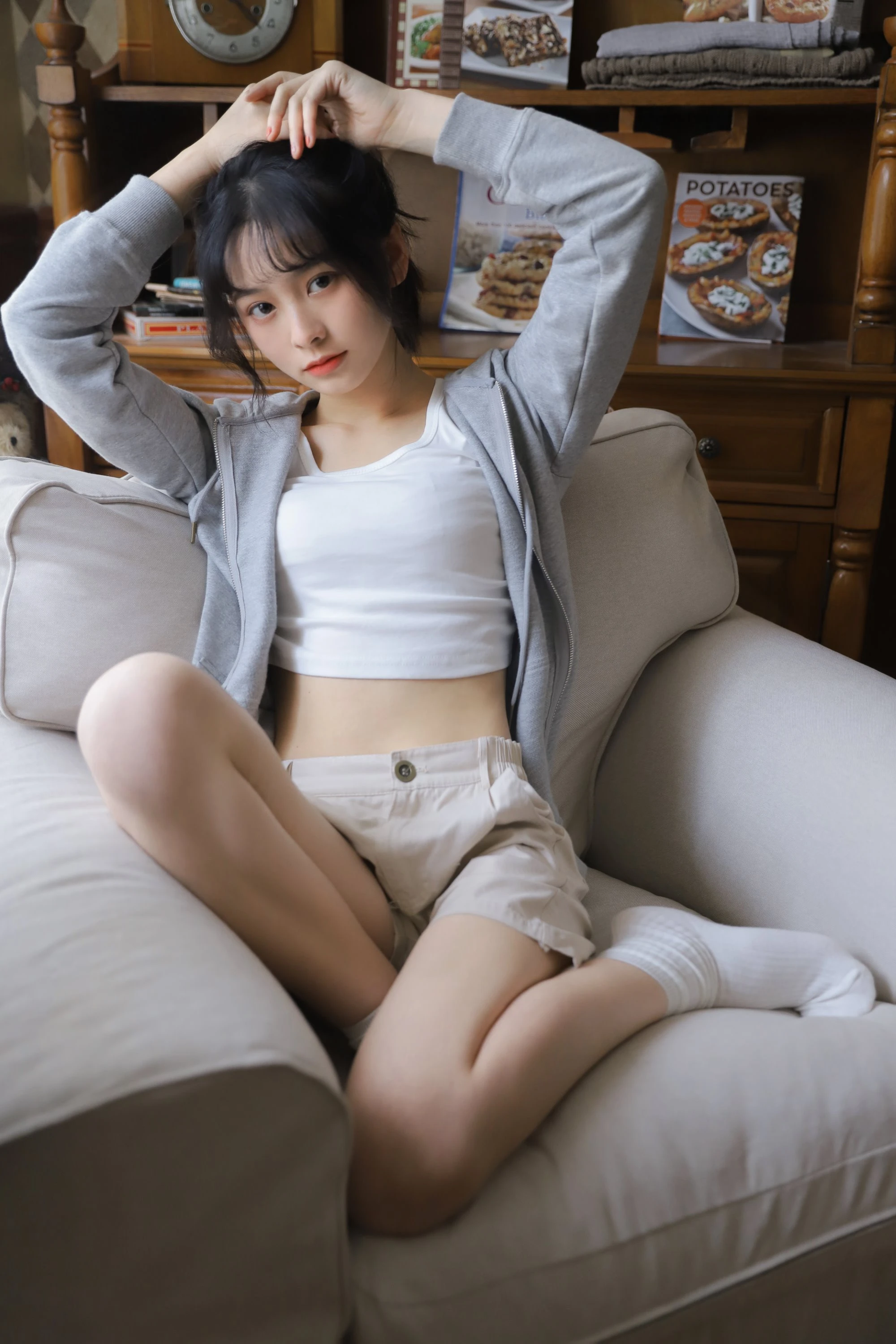 [YITUYU艺图语]2022.08.01 灰色轨迹 -春夏_[22+1P/210MB]