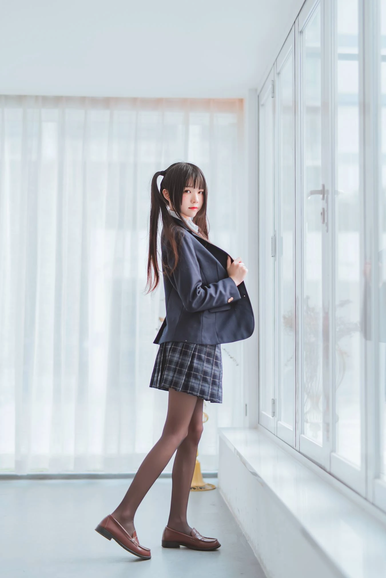 [YITUU艺图语] 2022.04.25 咖啡厅JK少女 桜桃喵 [40P/499MB]