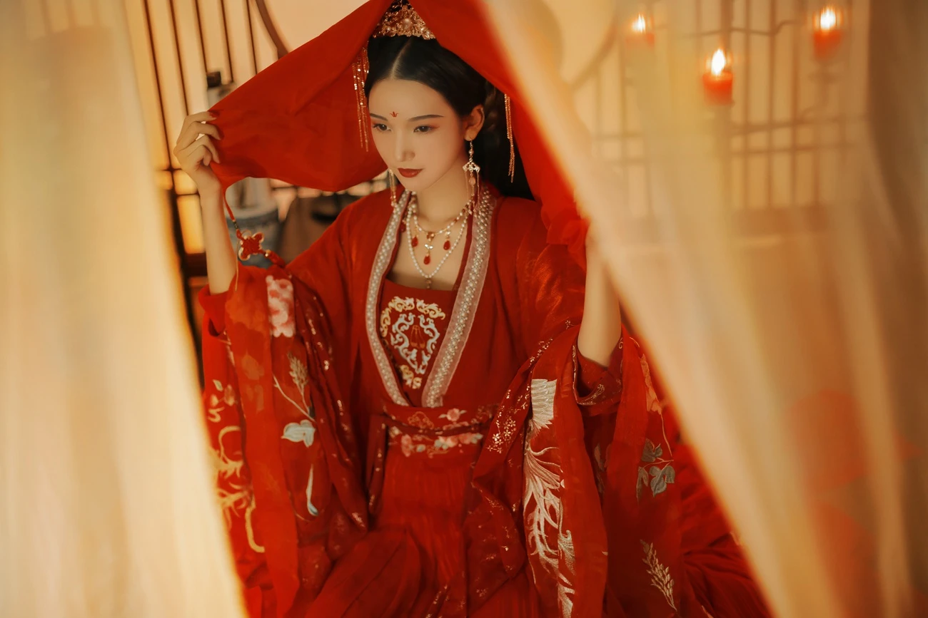 [YITUYU艺图语] 2021.08.24 一世妆 谜梦 [23P/396MB]