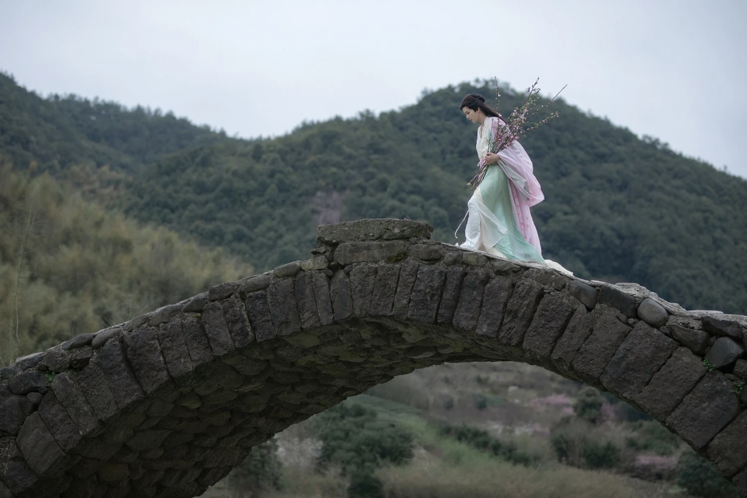 [YITUYU艺图语] 2022.06.01 桃花仙人 李宇轩Yashon [23P/356MB]