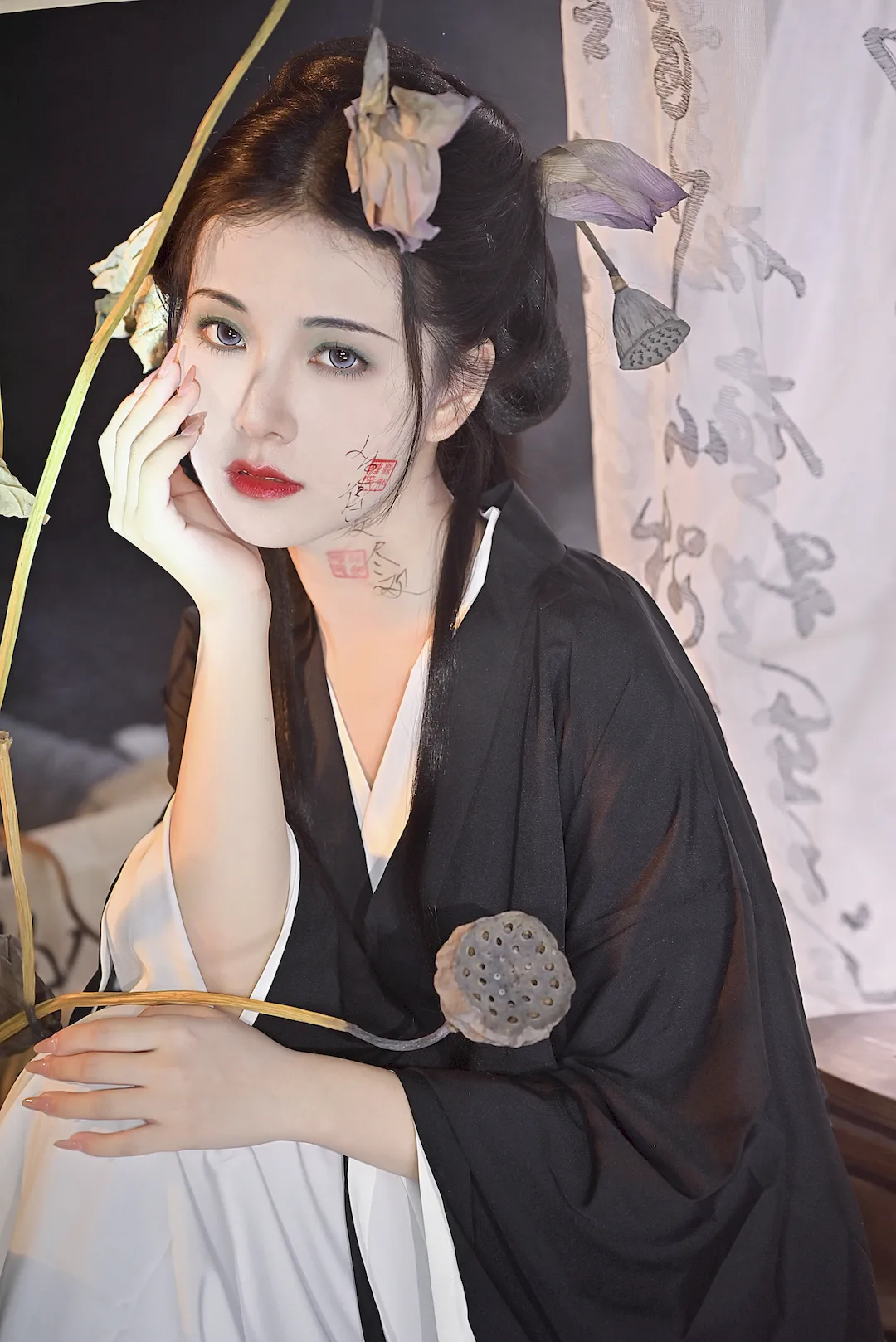 [YITUYU艺图语]2023.08.16 残荷 伊伊不想长胖胖[29+1P/499MB]