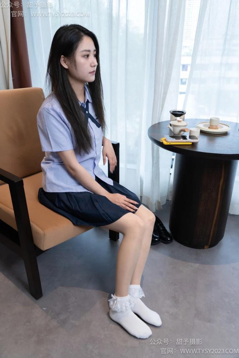 甜予摄影 NO.081期：澜澜-皮鞋、两双白棉袜、肉丝（脚尖加固款）[140P/2V/10.24GB]