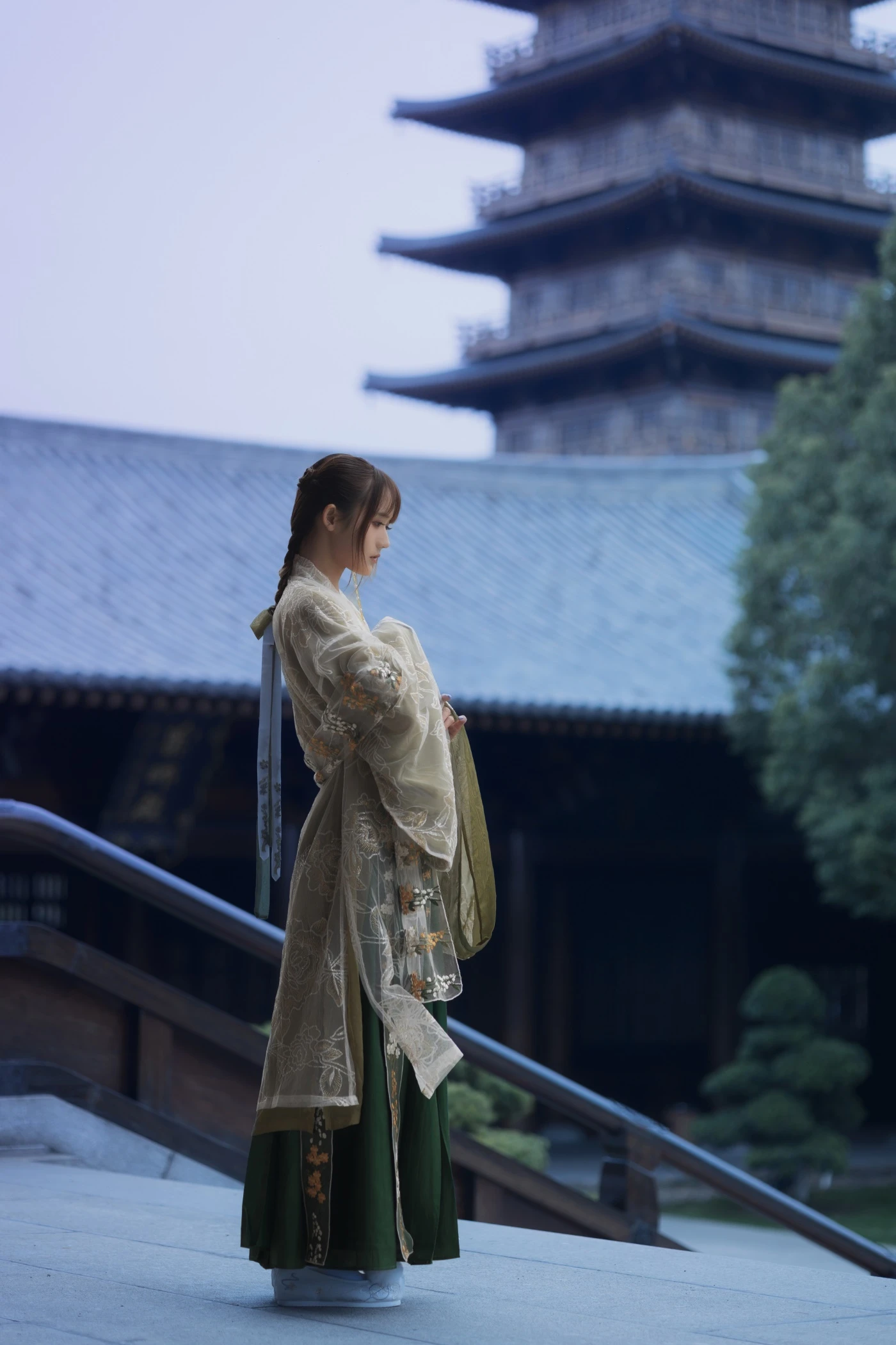 [YITUYU艺图语] 2022.07.02 宫墙柳 兔子Zzz不吃胡萝卜 [44P/451MB]