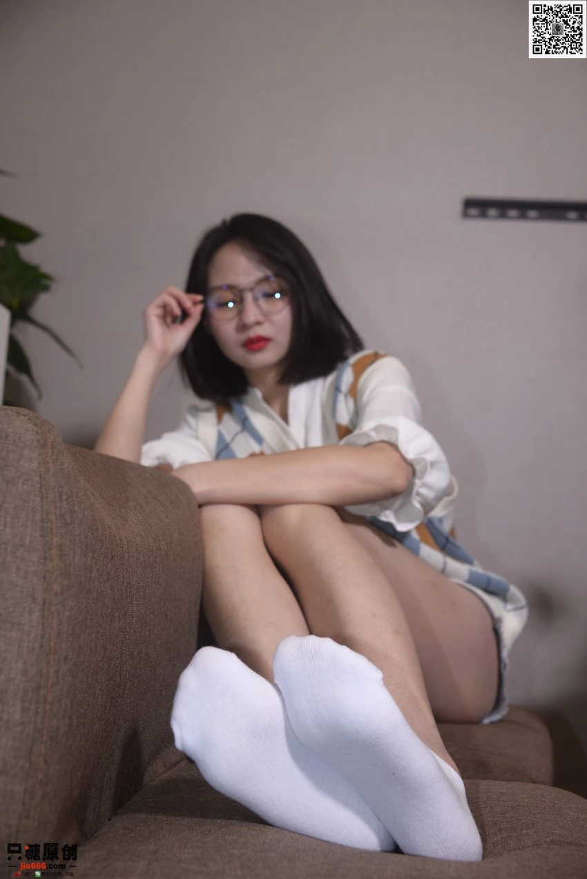 [只糖棉袜]NO.222 小伊 春至，山河无恙，人间皆安 [188P/1V/841MB]