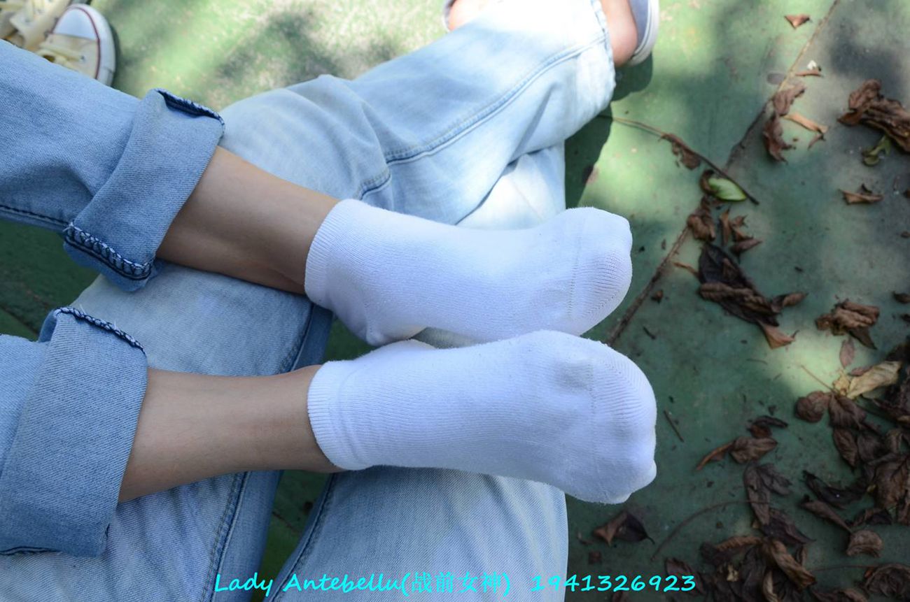 [战前女神] 美腿镁足精品摄影套图 129 [231P/338MB]