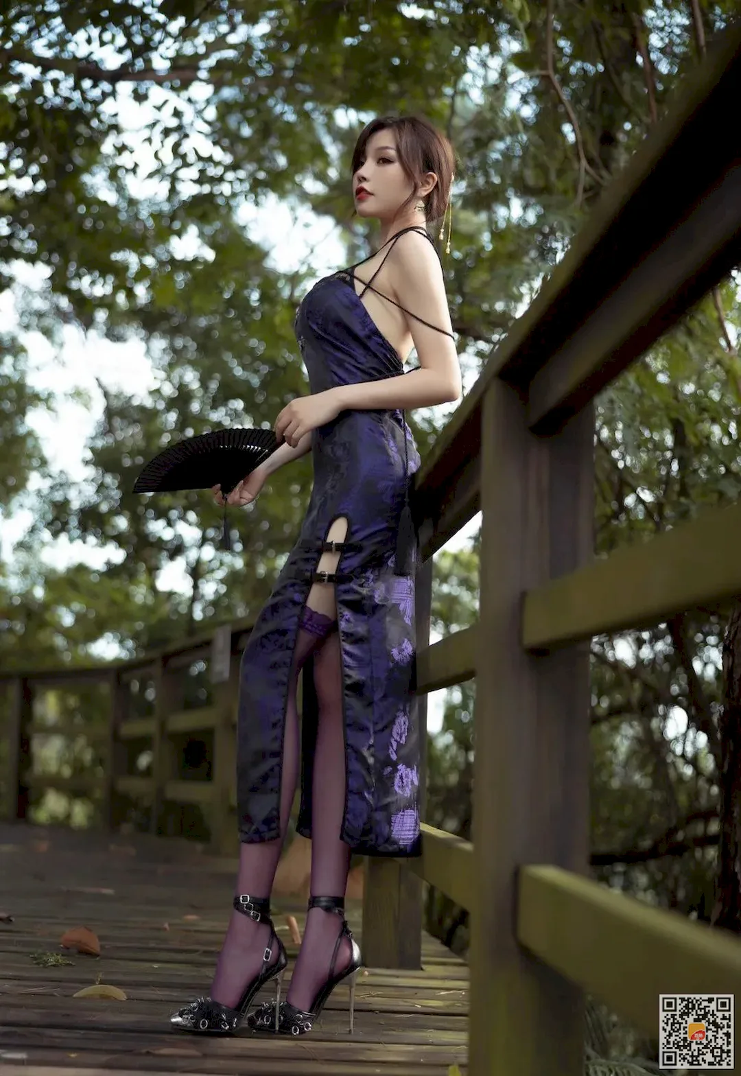 [香柚]006 2019.08.28《紫色旗袍解解户外写真》徐莉芝[46P/28MB]