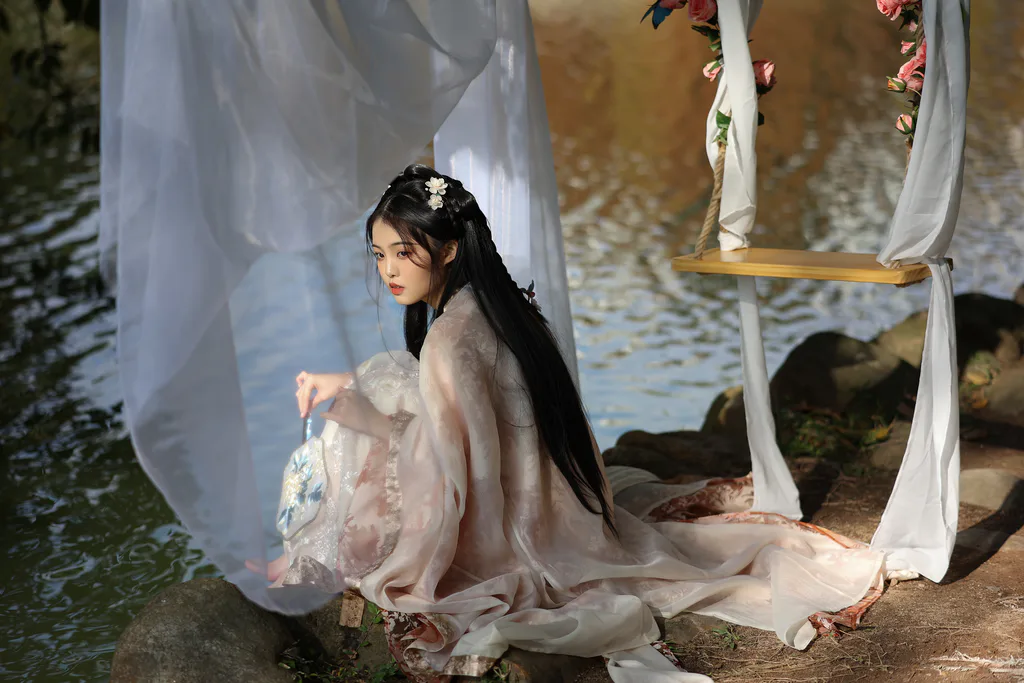 [YITUYU艺图语]2023.05.18 浣溪纱 兔牙要藏好[21+1P/184MB]