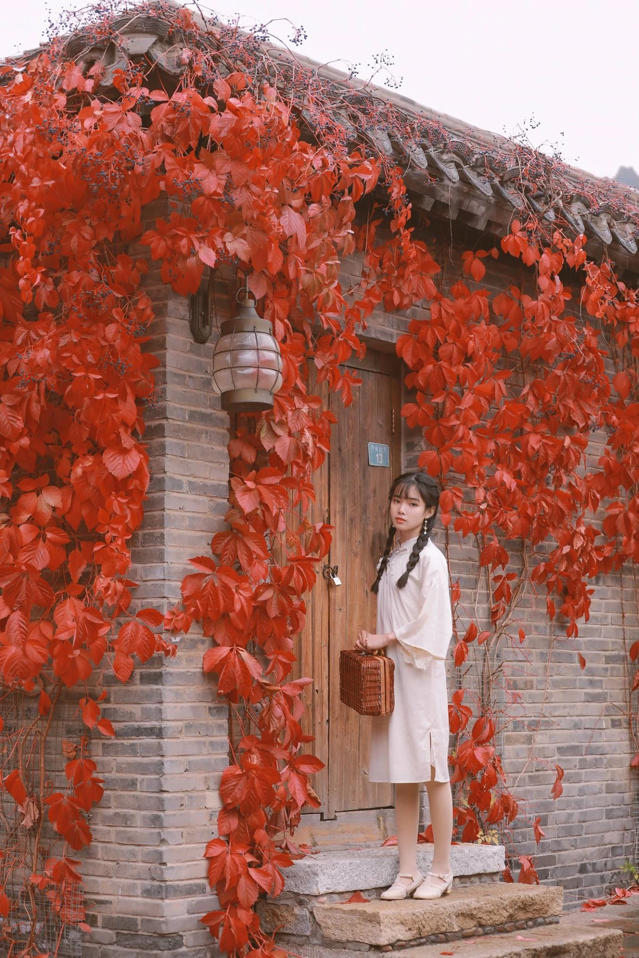 [YITUU艺图语] 2022.03.17 我与春风皆过客，你携秋水揽星河 一颗蒲桃树 [31P/215MB]
