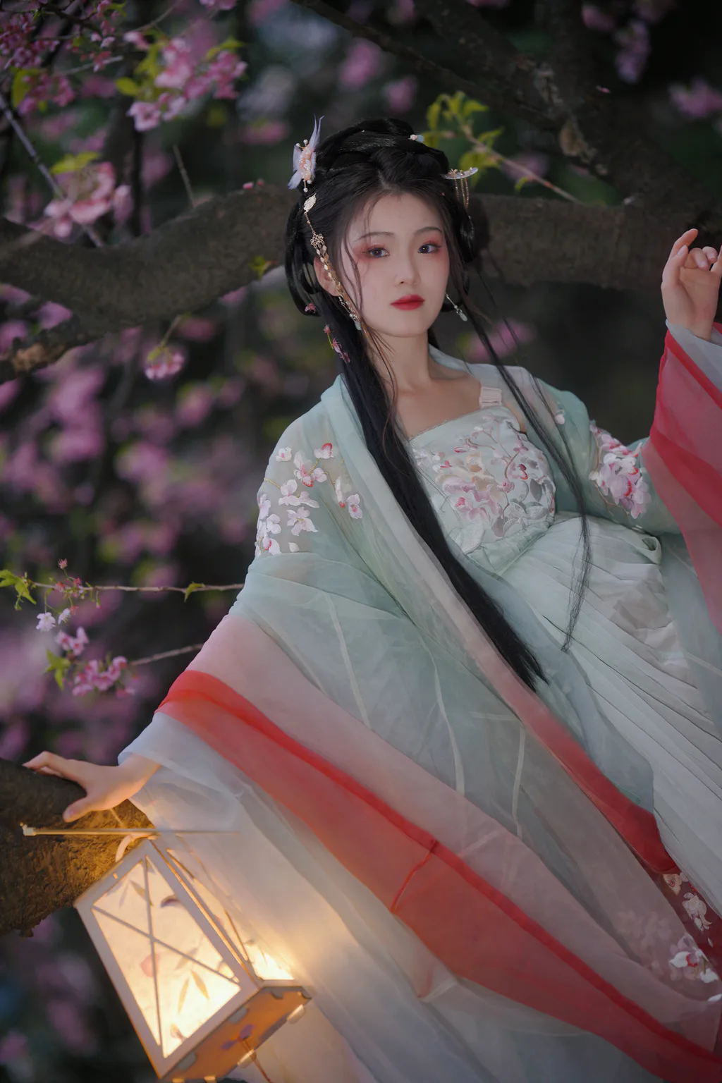 [YITUYU艺图语]2023.03.21 弄花香满衣 悦璃[21+1P/345MB]