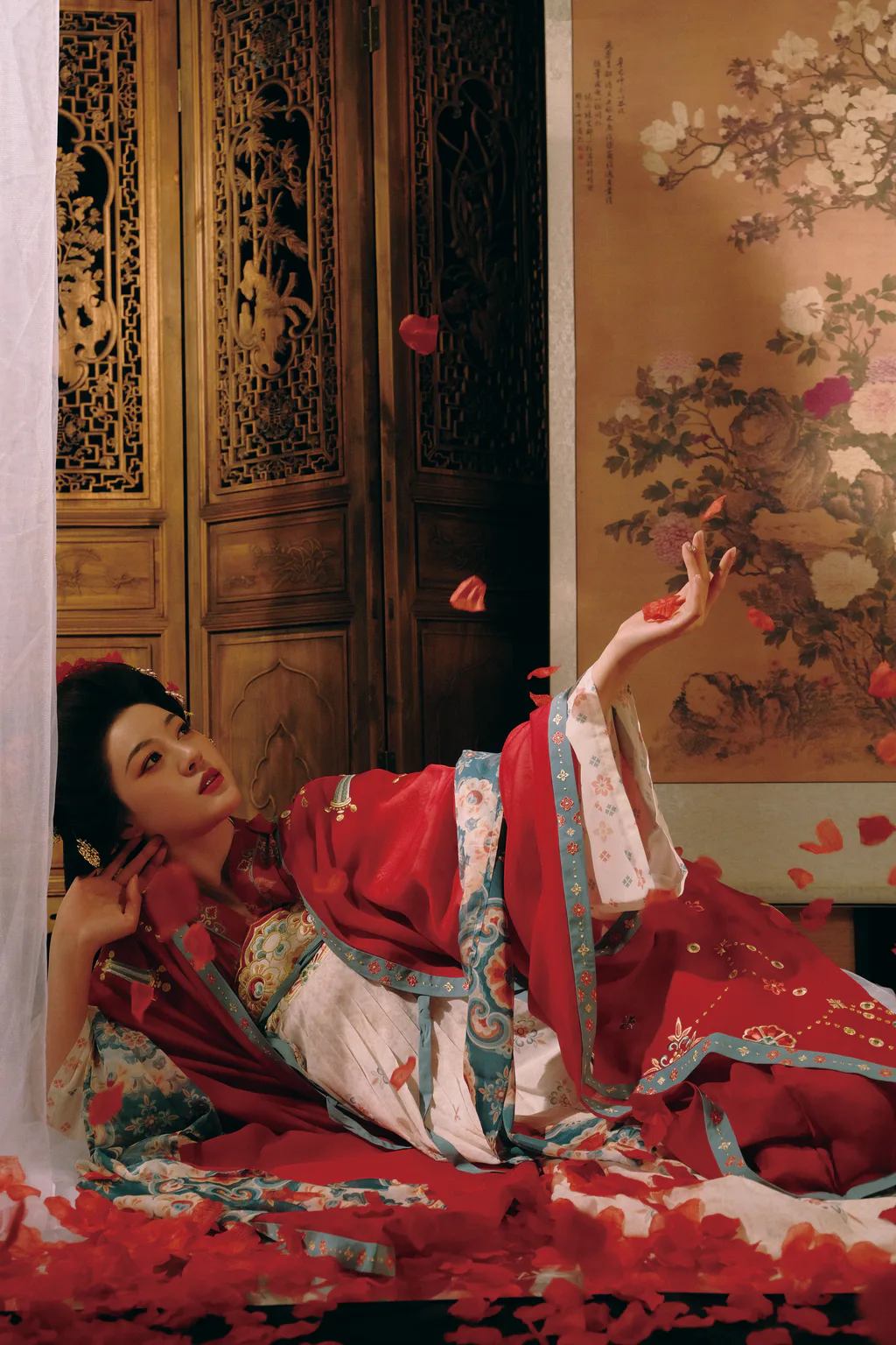 [YITUYU艺图语]2023.06.08 花想容颜 小楼[21+1P/351MB]