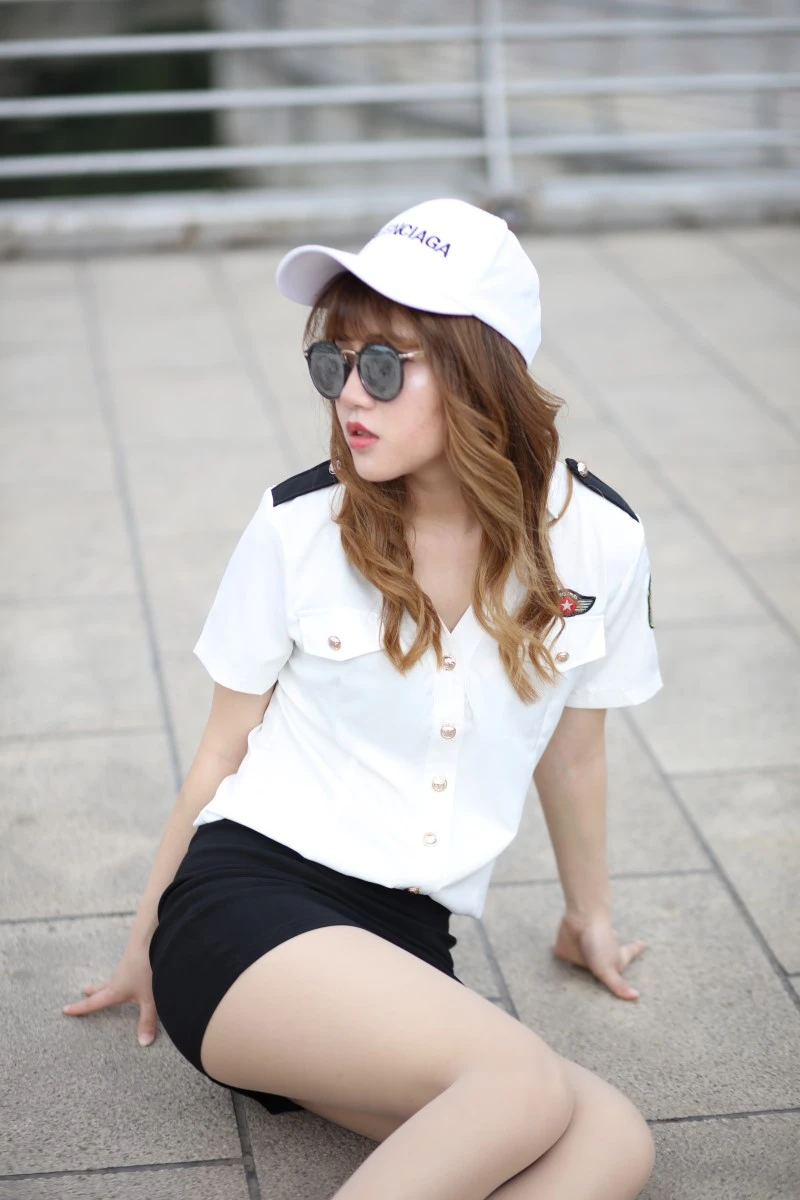 奈丝写真 NO.081：高高-天桥上的至服girl [36P/260MB]