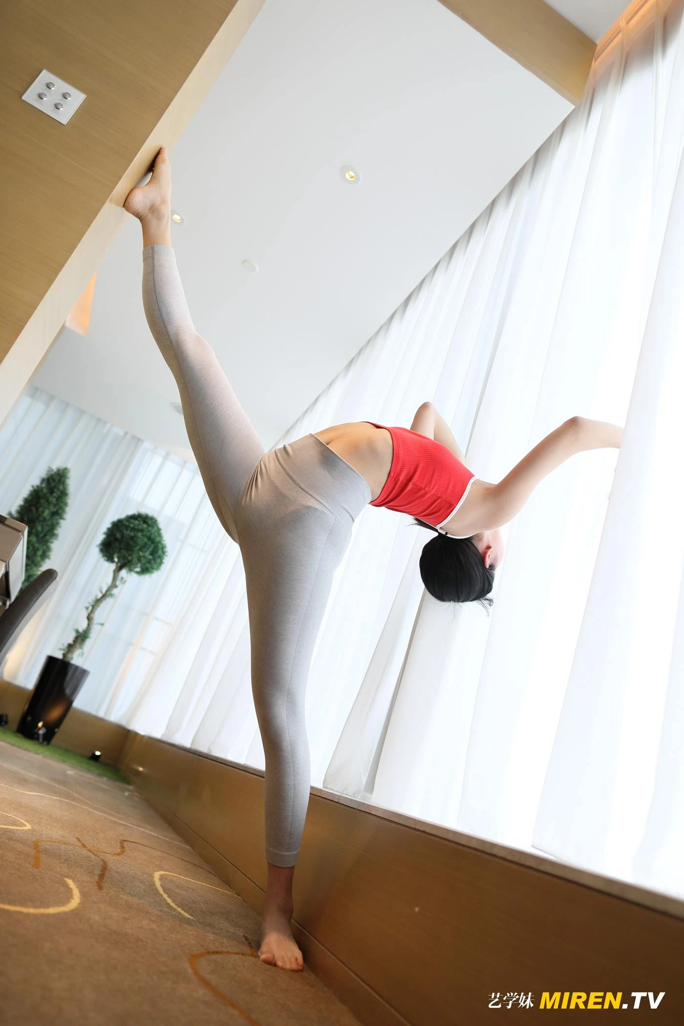 [ROSI艺XUE妹]2020.02.02 No.065[53+1P/42M]