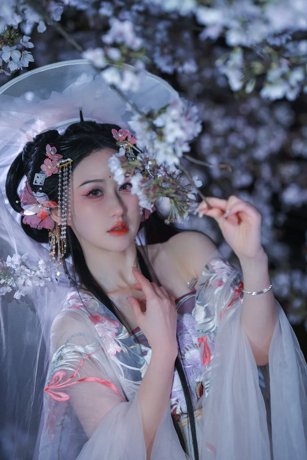[YITUYU艺图语]2023.04.13 花千树 娇娇 [25+1P/424MB]