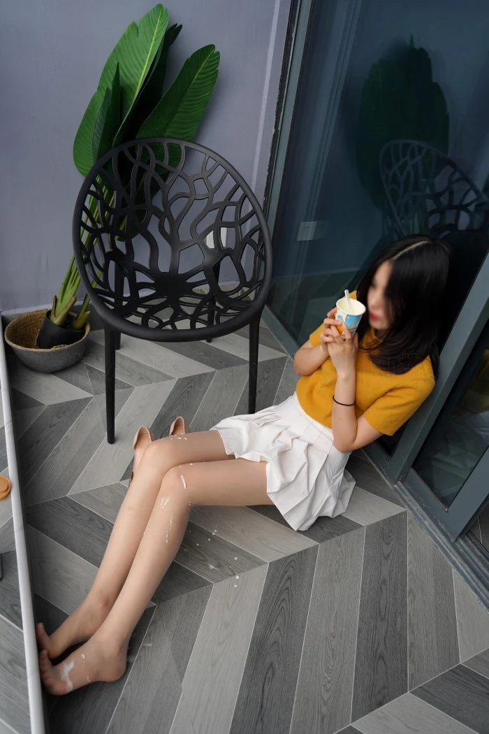 [KittyWawa袜小喵]KT194《滴到腿上了》[59P/107MB]