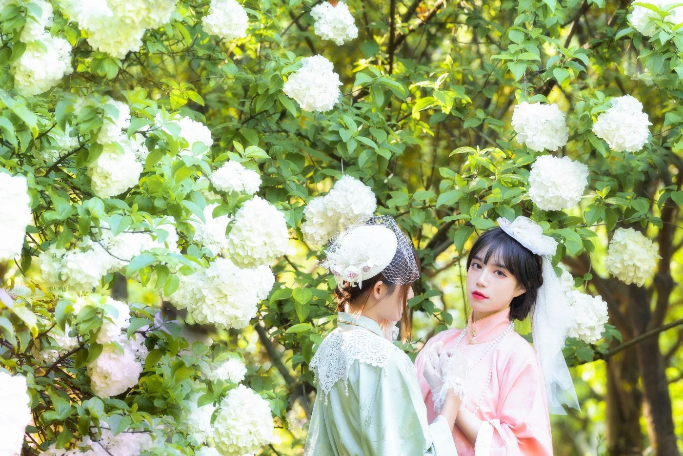 [YITUYU艺图语] 2022.06.14 踏春 贰加六 [33P/403MB]