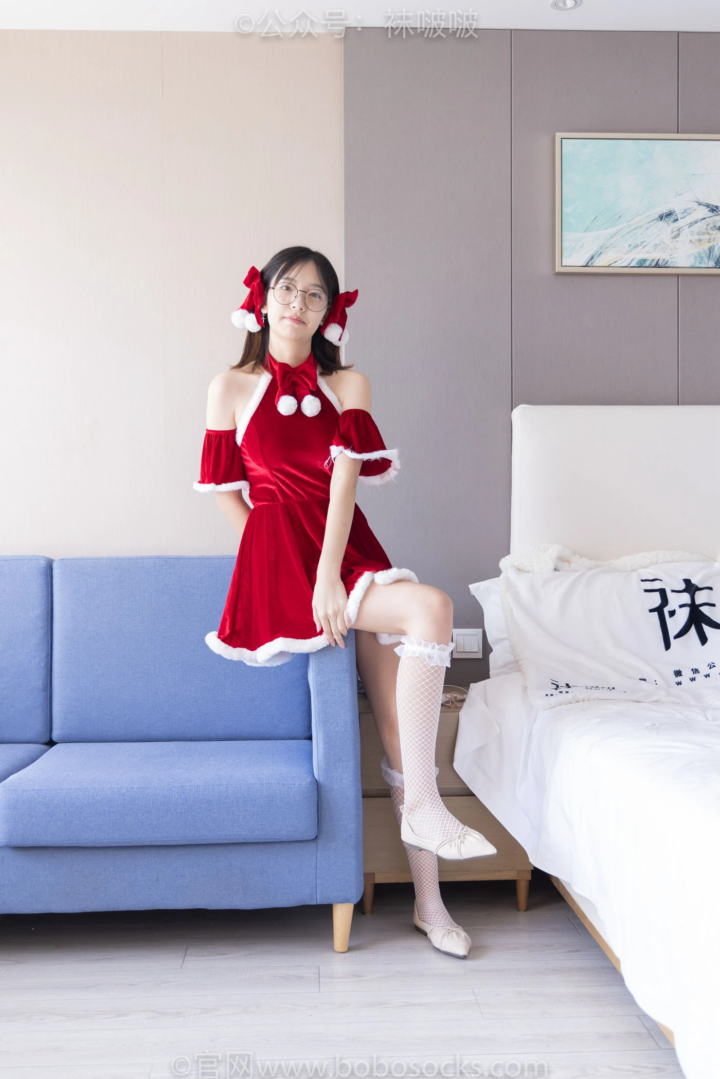 [BoBoSocks袜啵啵]NO.043 小甜豆-圣诞服、平底鞋、高跟鞋、白色渔往袜 [165P/1V/8.42GB]