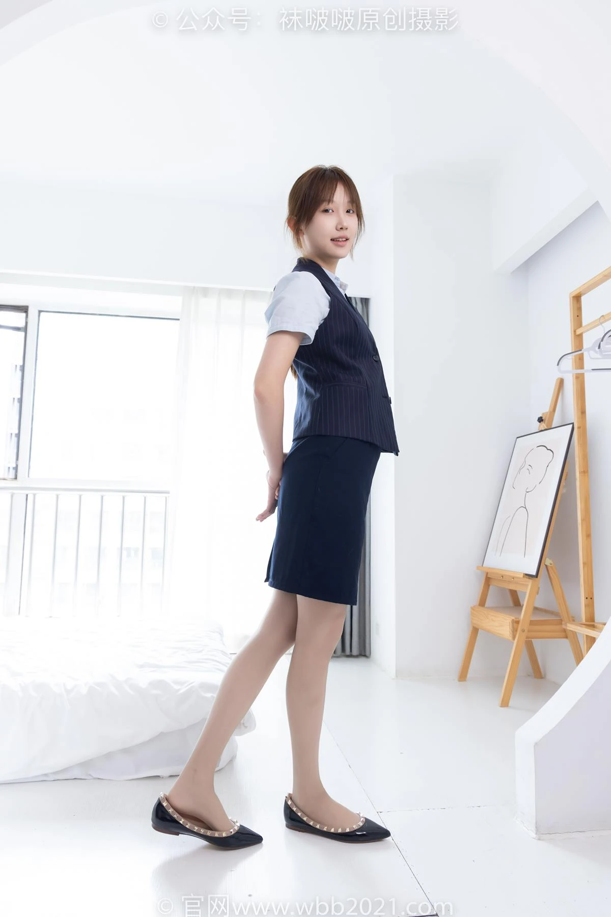 [BoBoSocks袜啵啵]NO.575 香菜-平底鞋、薄灰丝、银行至服[176P/1V/7.98GB]