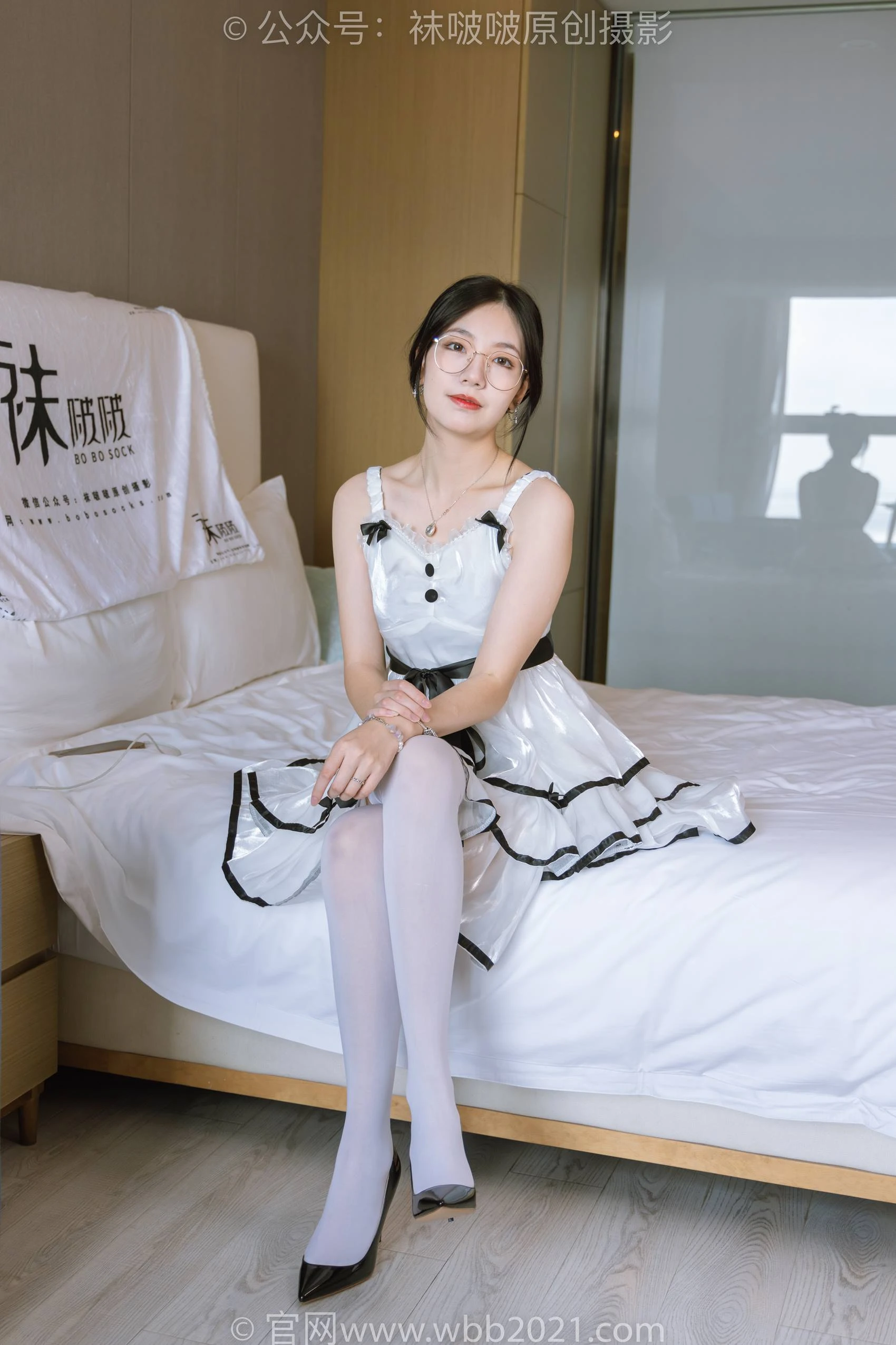 [BoBoSocks袜啵啵]NO.299 小甜豆-两双高跟鞋、厚白丝大腿袜、厚黑丝大腿袜[170P/1V/8.20GB]
