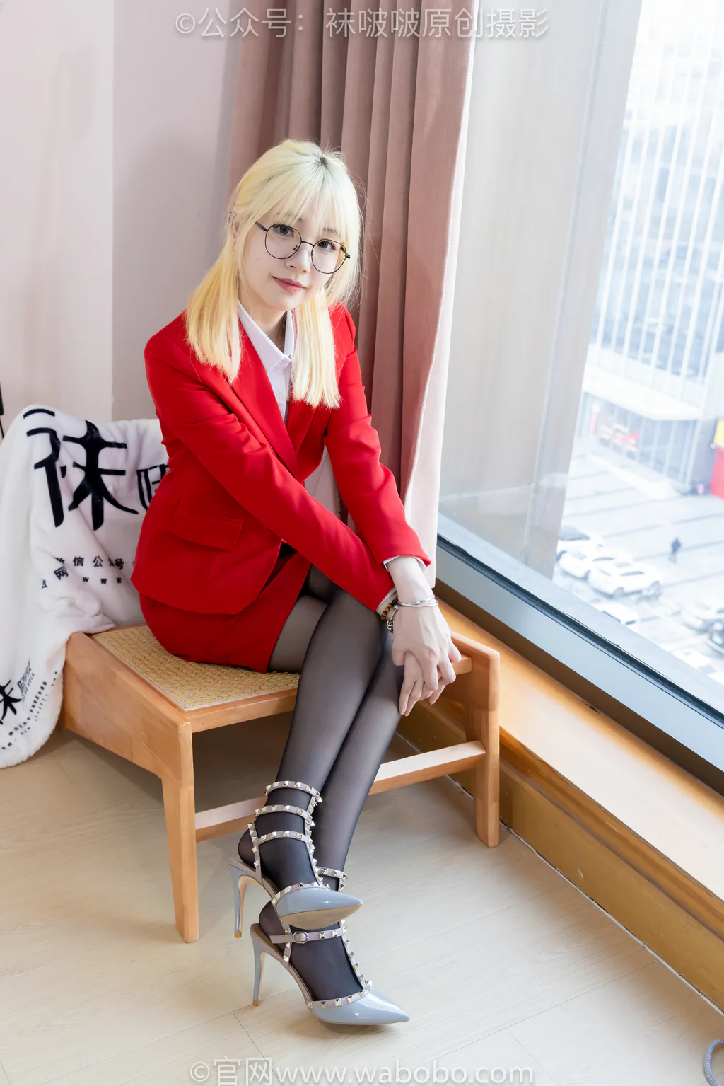 [BoBoSocks袜啵啵]NO.645 小甜豆-两双高跟鞋、薄黑丝、裸足[147P/1V/6.64GB]