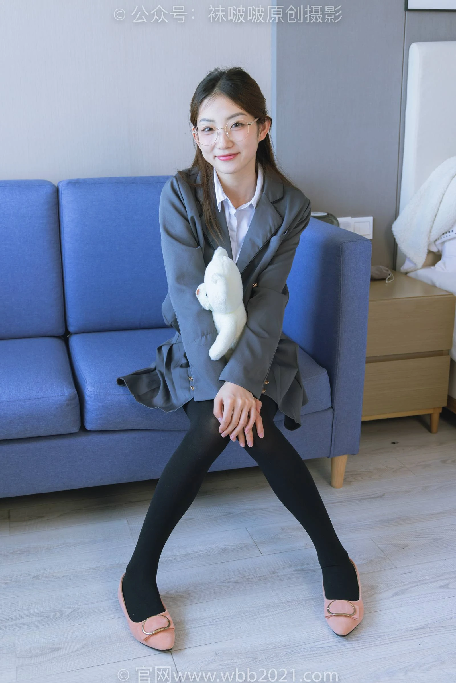 [BoBoSocks袜啵啵]NO.315 小沫-平底鞋、厚黑丝、模特穿鞋及丝袜踩玩偶小熊剧情[140P/1V/6.44GB]
