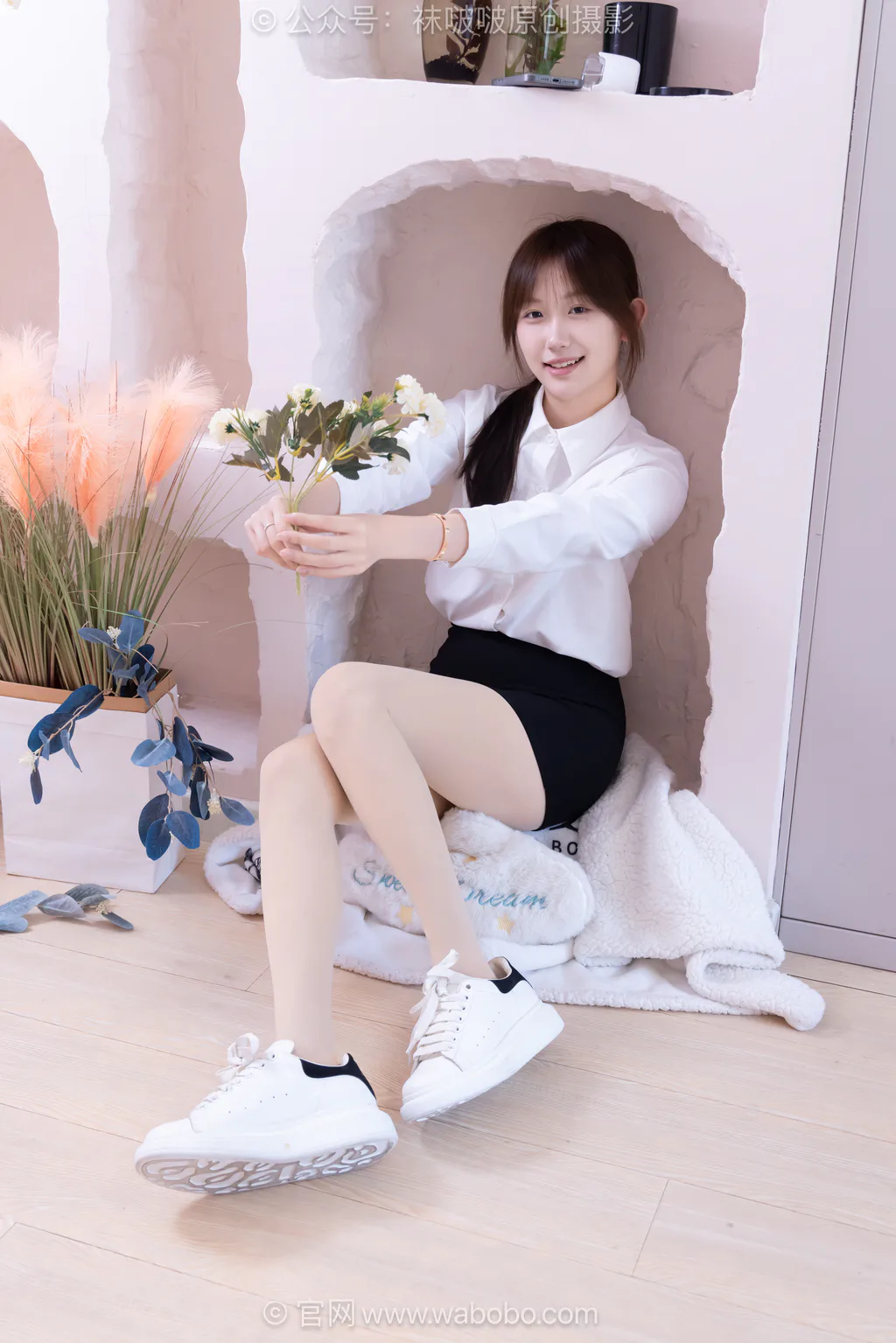 [BoBoSocks袜啵啵]NO.690 香菜-板鞋、厚肉丝、ol至服[156P/1V/5.73GB]